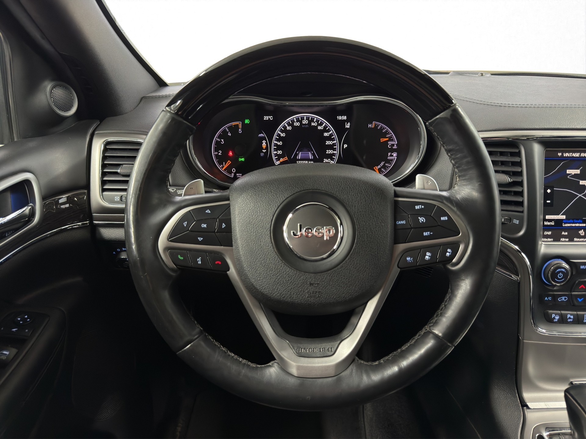 JEEP Grand Cherokee 3.0 CRD Overland Automatic-image-10