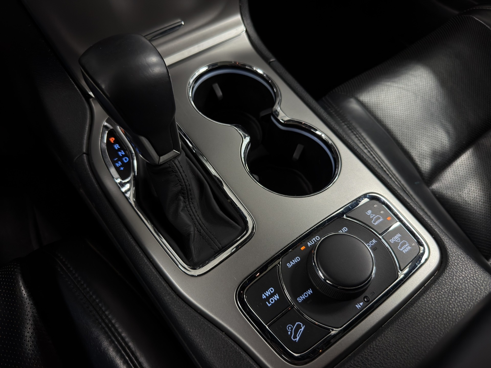 JEEP Grand Cherokee 3.0 CRD Overland Automatic-image-14