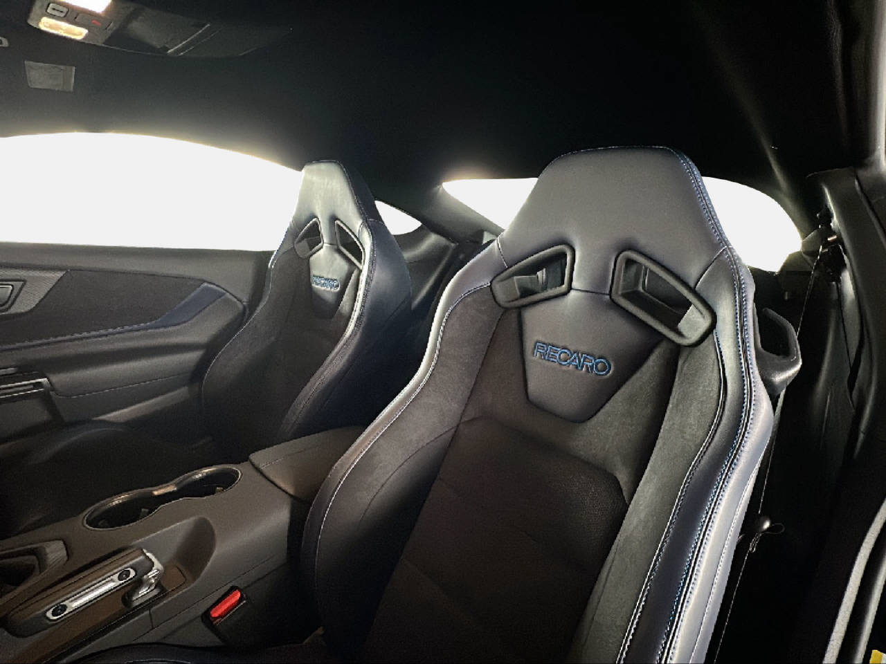 FORD Mustang Coupé 5.0 V8 Dark Horse-image-12
