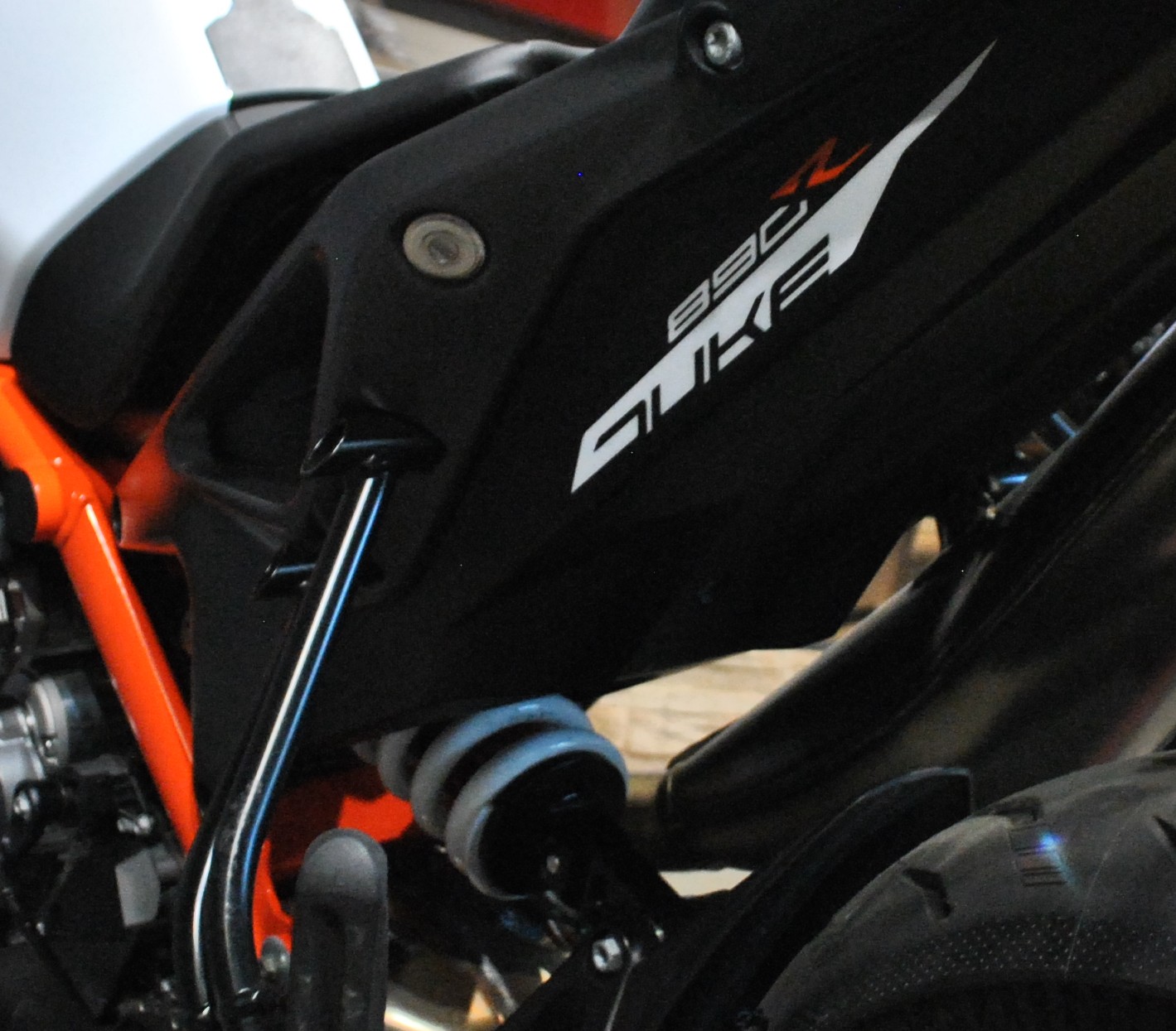 KTM 890 Duke R-image-6