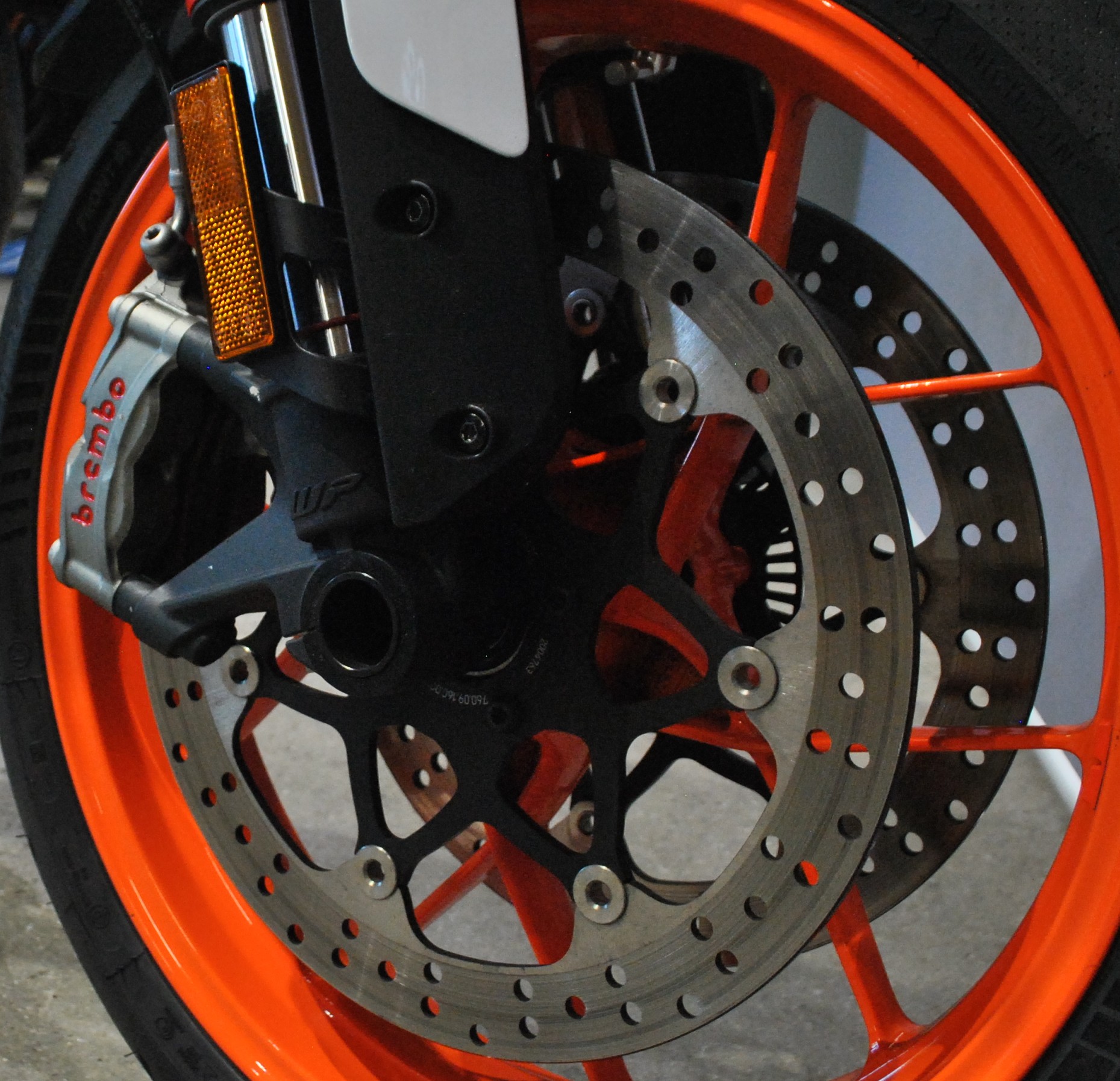 KTM 890 Duke R-image-9