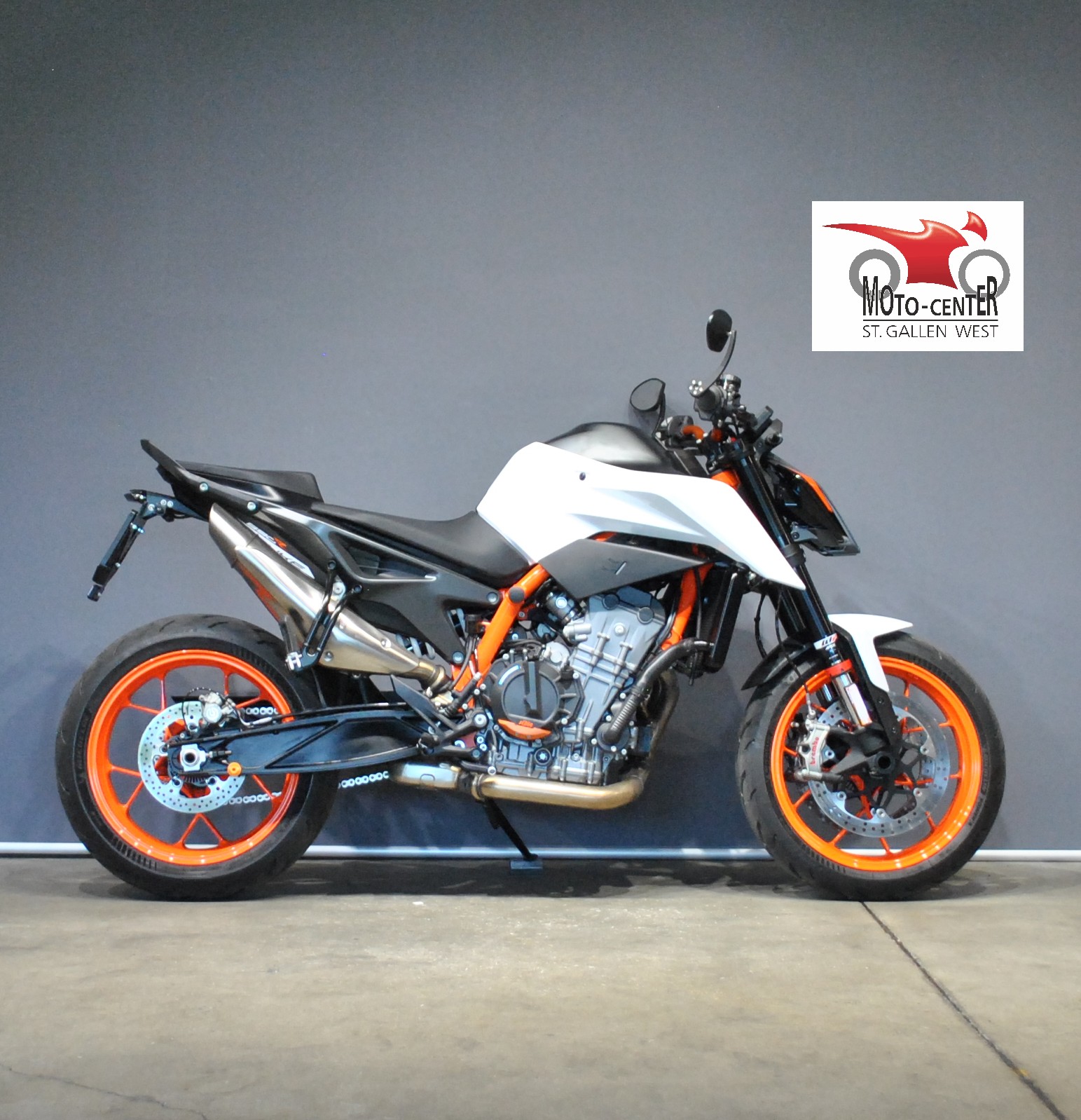 KTM 890 Duke R-image-1