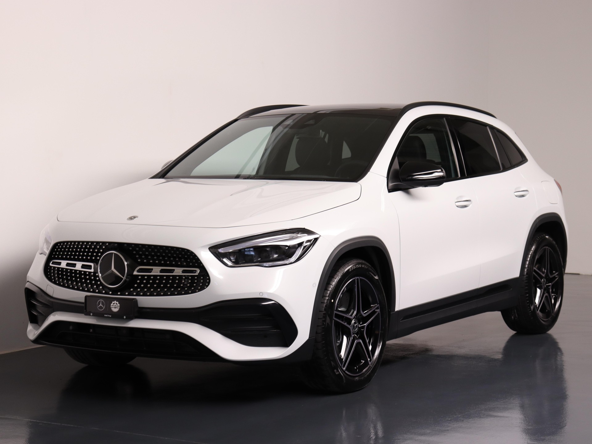 MERCEDES-BENZ GLA 250 AMG Line 4matic-showroom-element-1