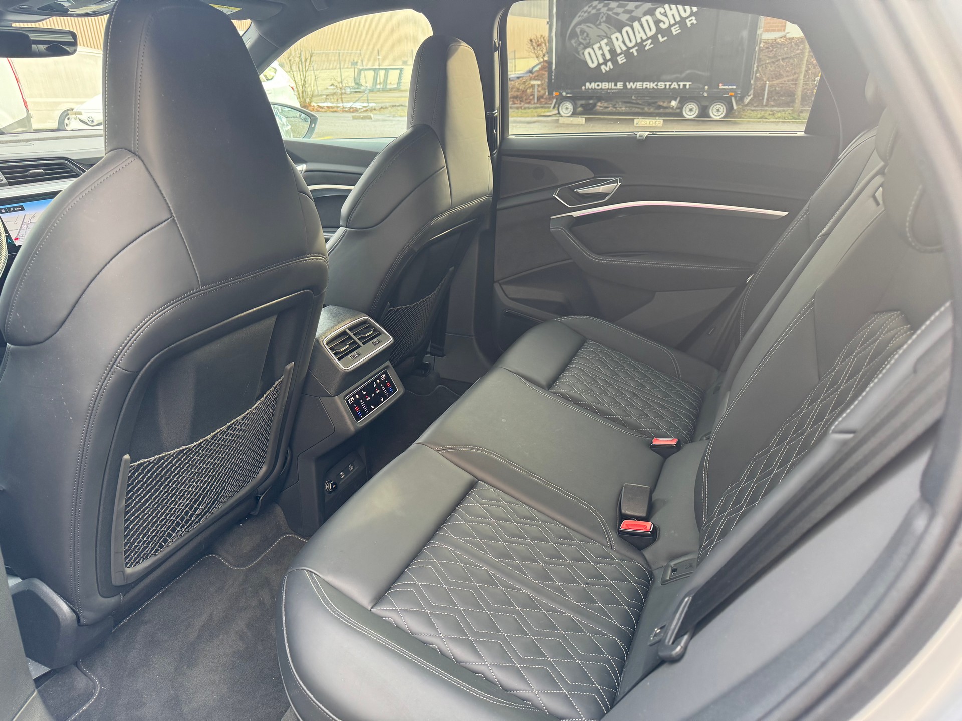 AUDI e-tron S Sportback quattro*Anhängerkupplung*22" Räder*-image-9