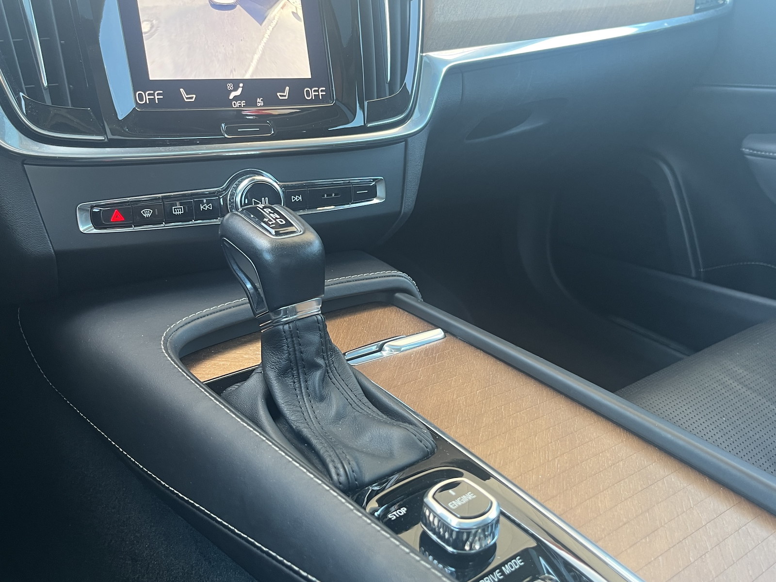VOLVO S90 2.0 T6 Inscription AWD-image-14