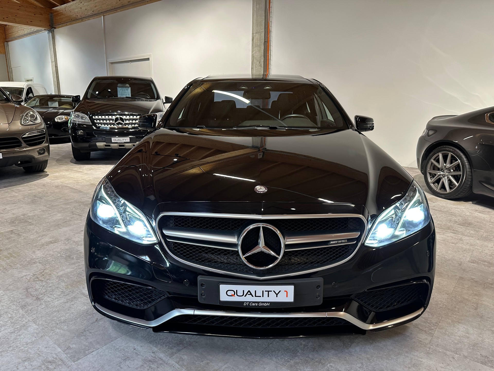 MERCEDES-BENZ E 63 AMG 4Matic Speedshift Facelift-Modell-showroom-element-1
