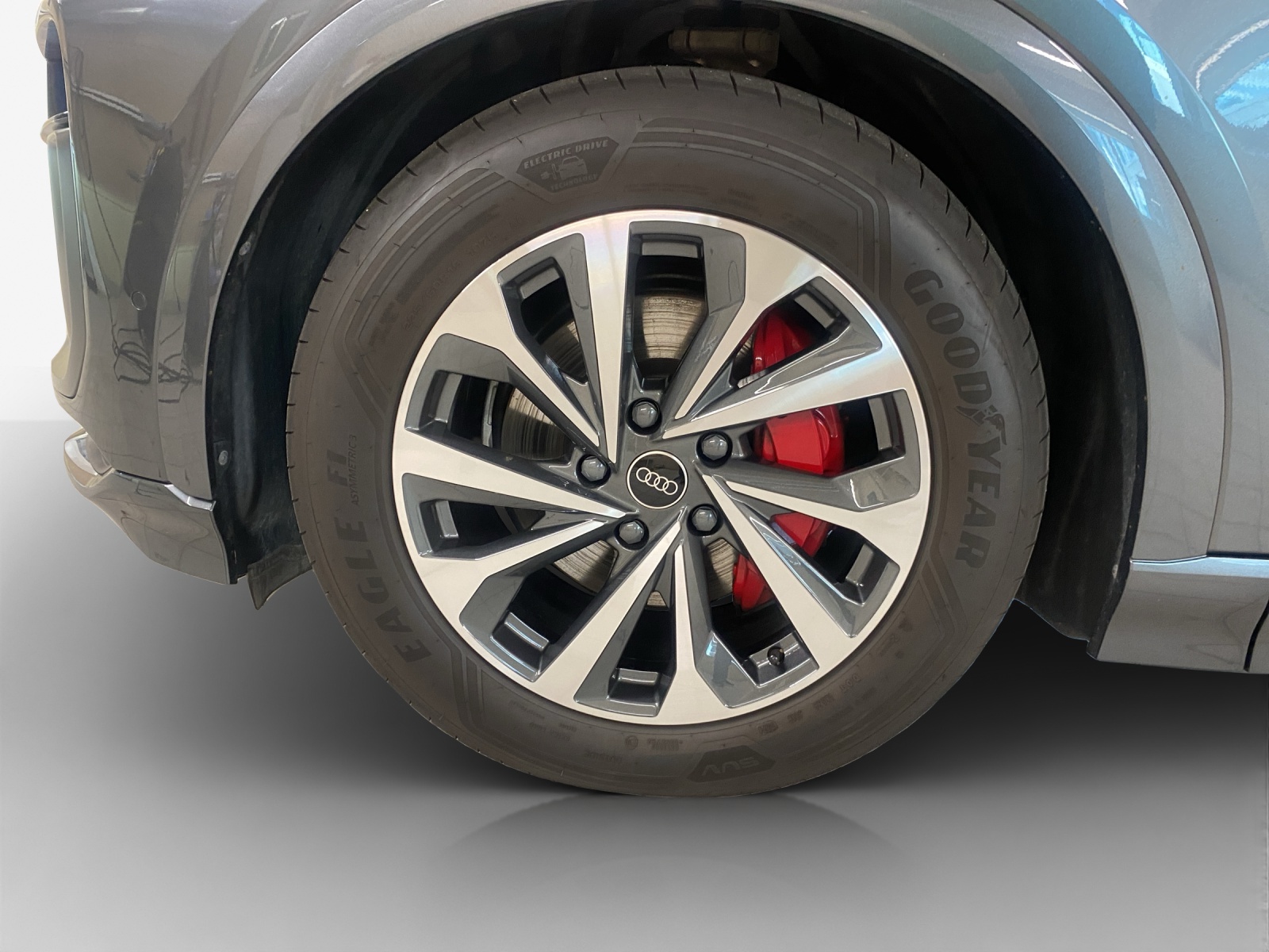 AUDI Q6 e-tron quattro-image-16