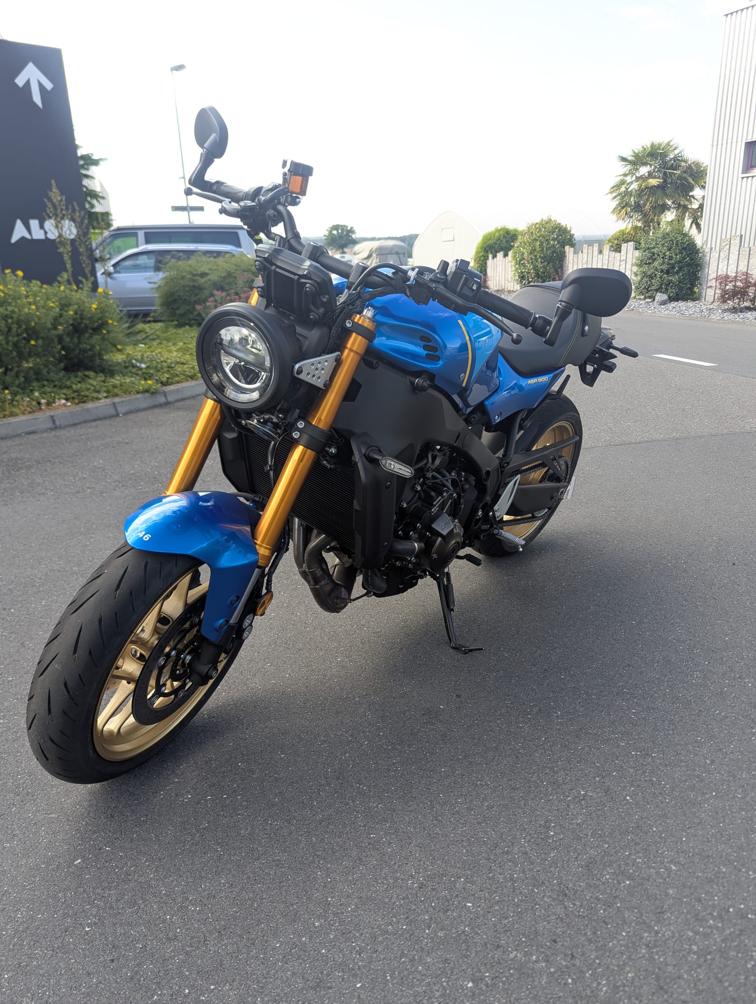YAMAHA XSR 900-image-2
