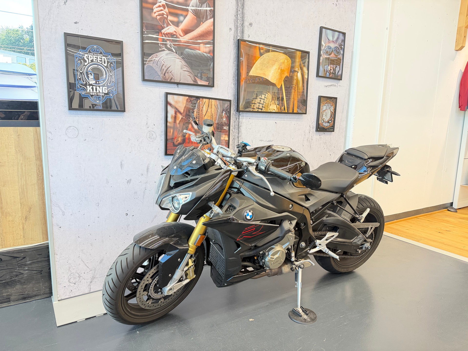 BMW S 1000 R-image-1