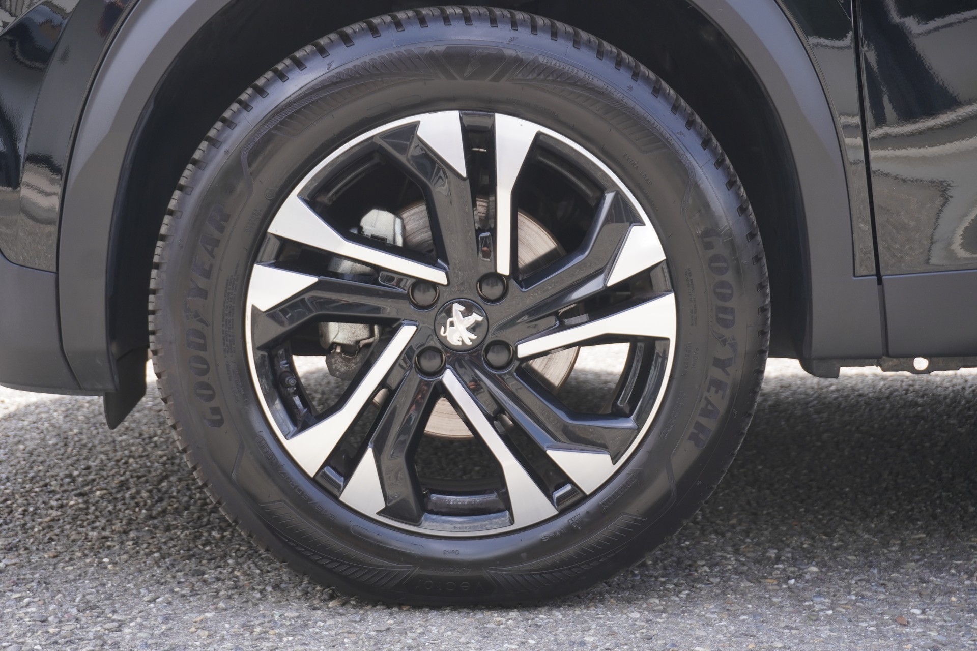 PEUGEOT 2008 1.2 PureTech GT EAT8-image-8