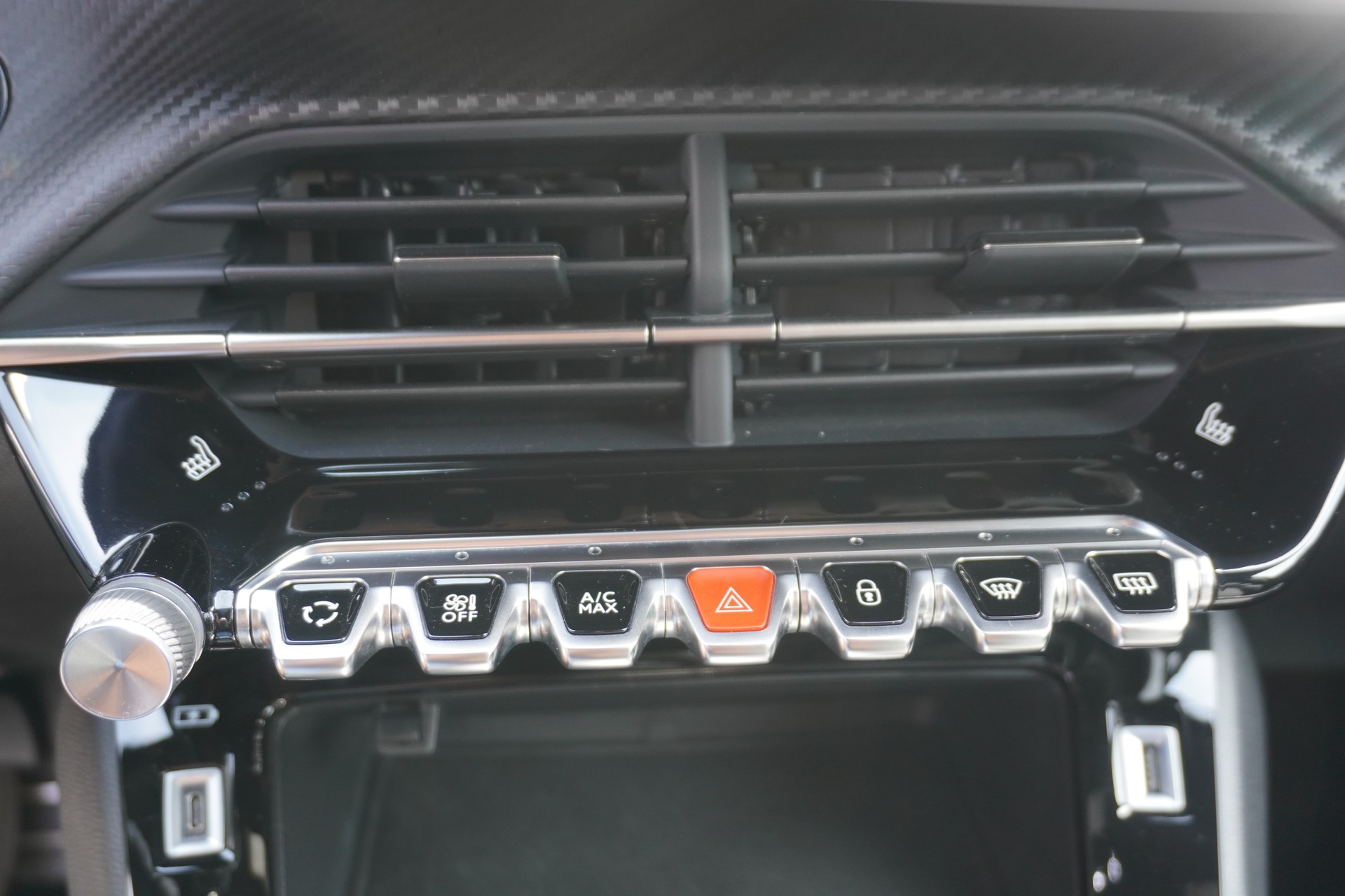 PEUGEOT 2008 1.2 PureTech GT EAT8-image-18