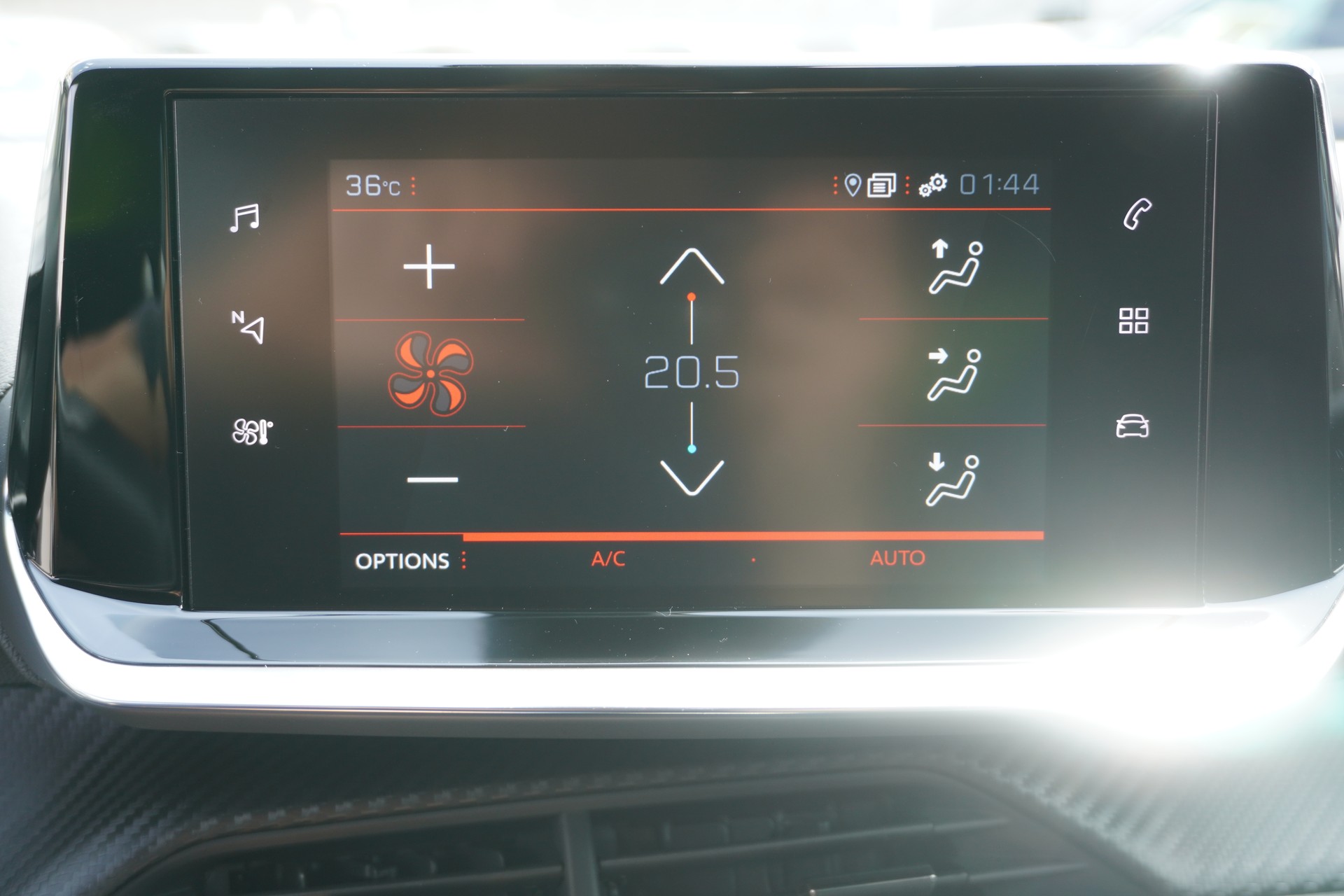 PEUGEOT 2008 1.2 PureTech GT EAT8-image-22