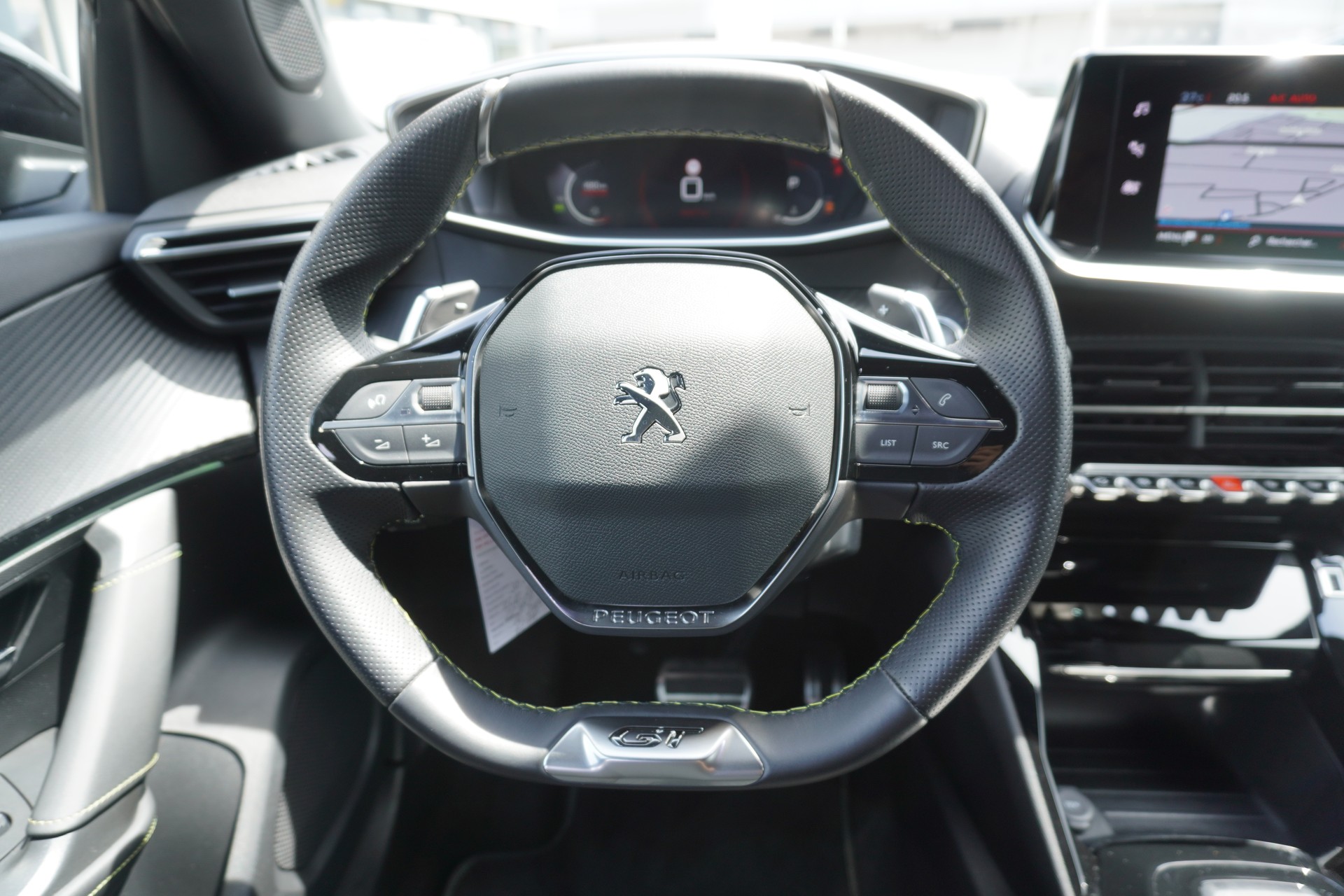 PEUGEOT 2008 1.2 PureTech GT EAT8-image-14