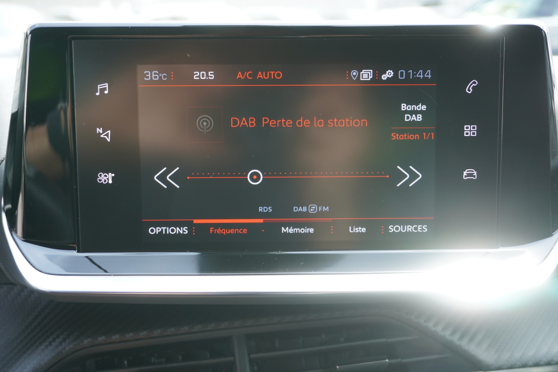 PEUGEOT 2008 1.2 PureTech GT EAT8-image-21