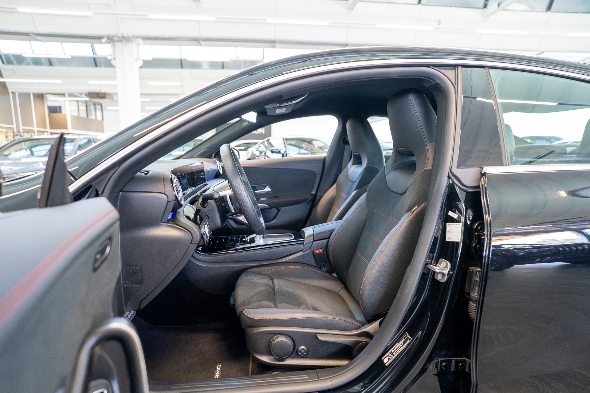 MERCEDES-BENZ CLA 200 AMG Line / Facelift / Rückfahrkamera / Ambientebeleuchtung-image-8