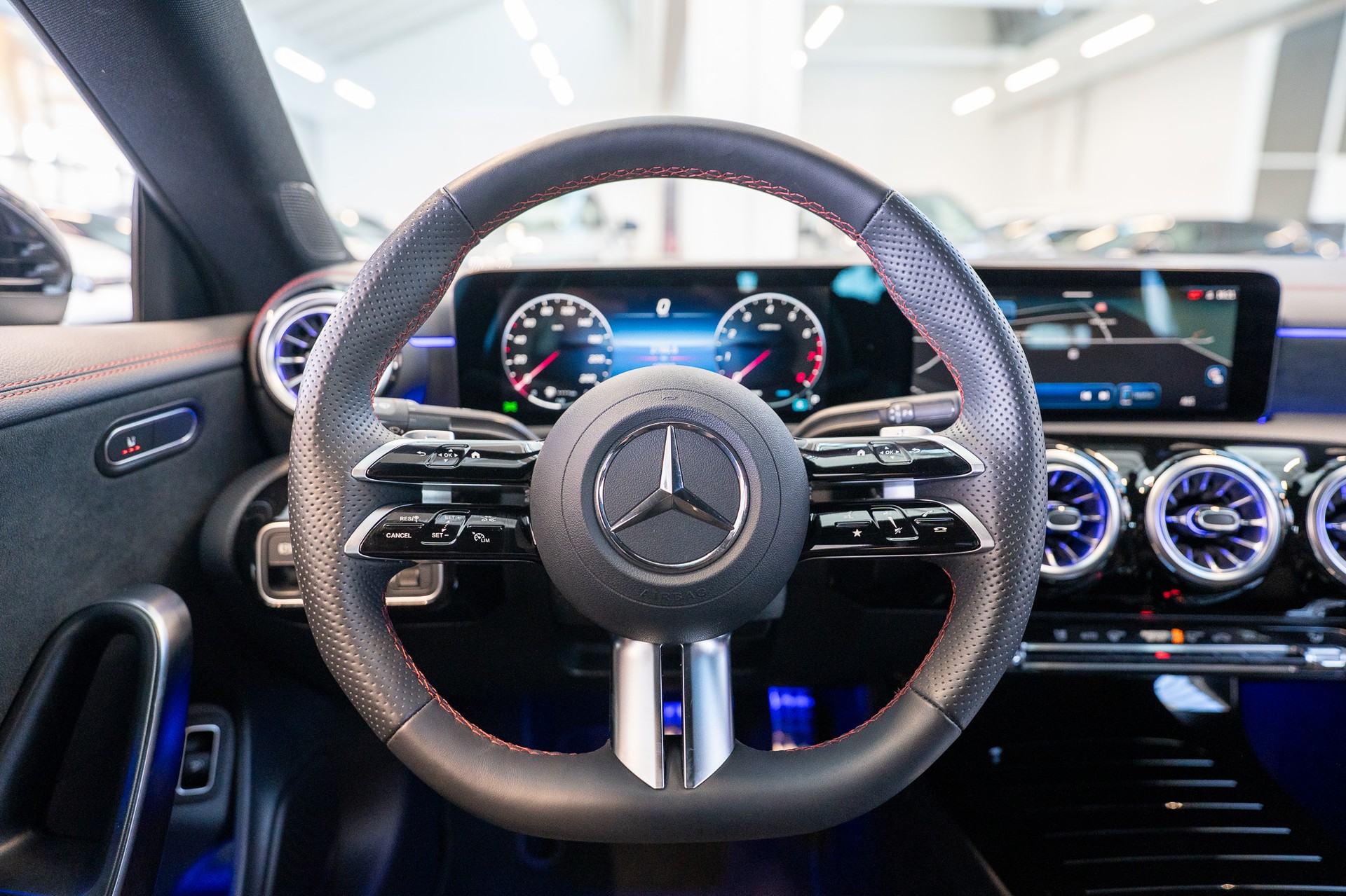 MERCEDES-BENZ CLA 200 AMG Line / Facelift / Rückfahrkamera / Ambientebeleuchtung-image-17