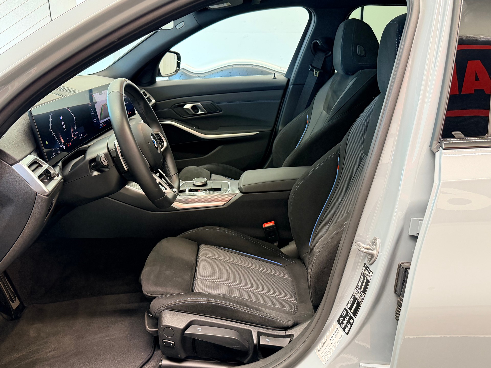 BMW 330i Touring xDrive Steptronic M Sport Pro-image-13