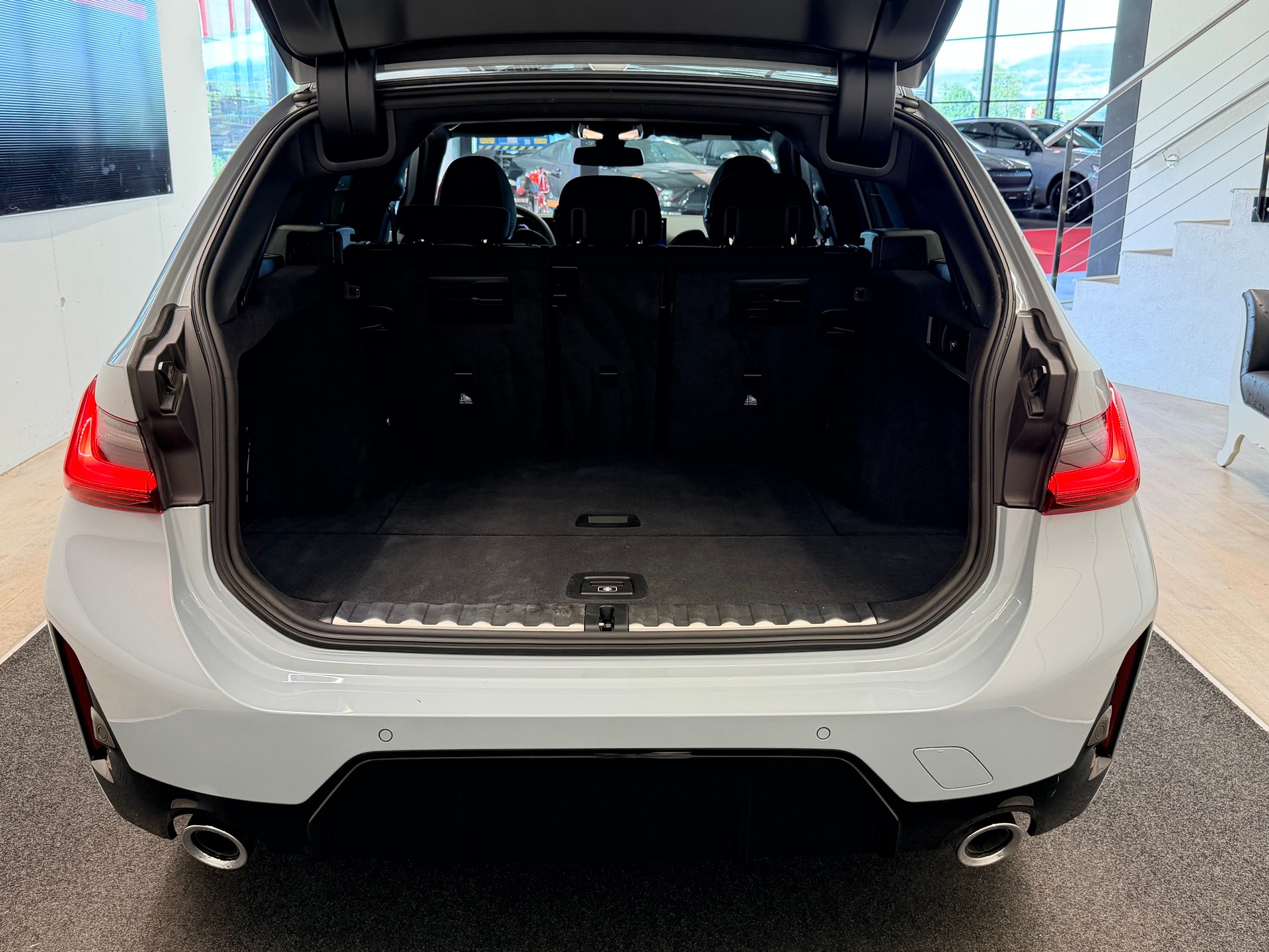 BMW 330i Touring xDrive Steptronic M Sport Pro-image-9