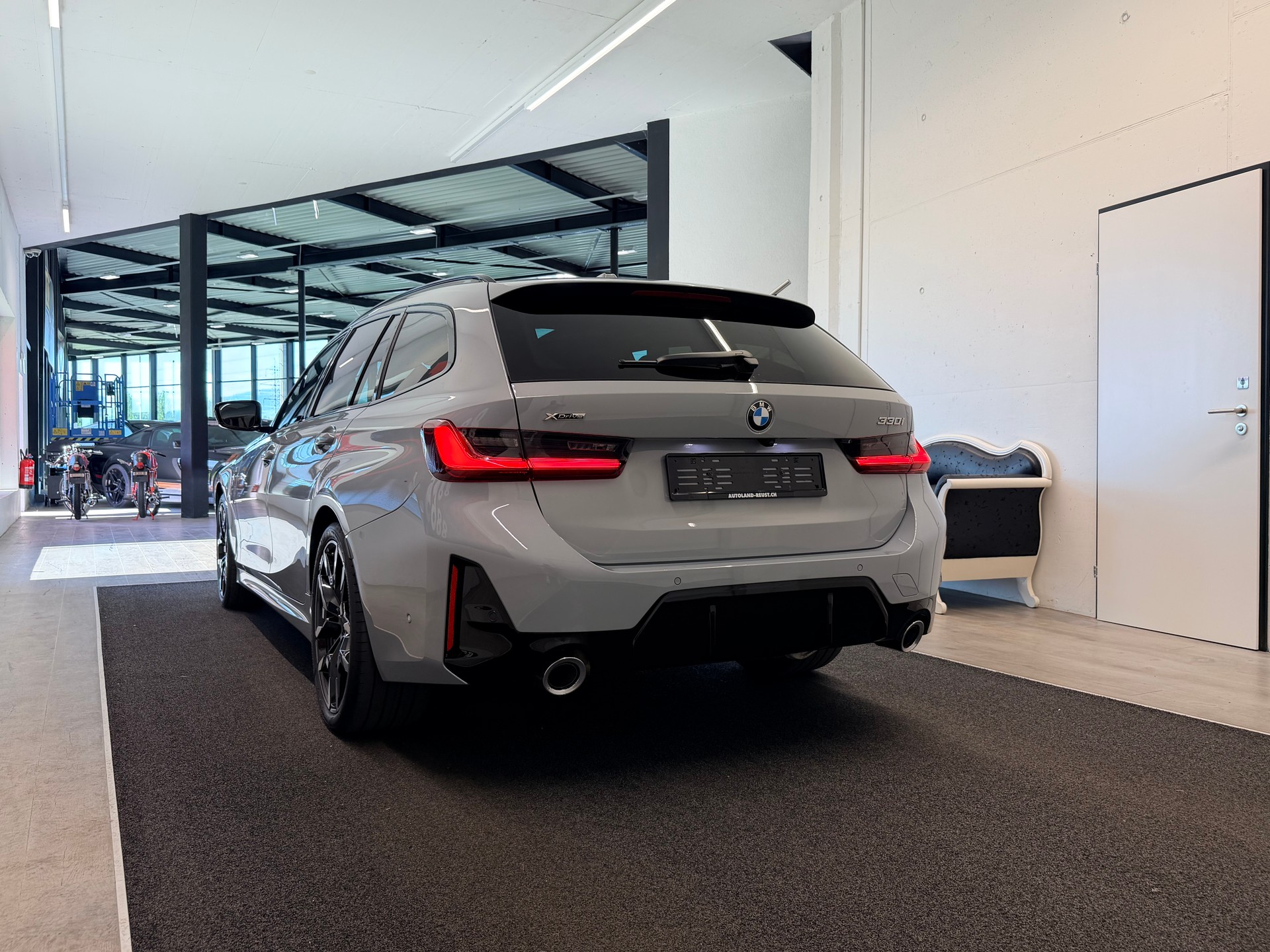 BMW 330i Touring xDrive Steptronic M Sport Pro-image-7