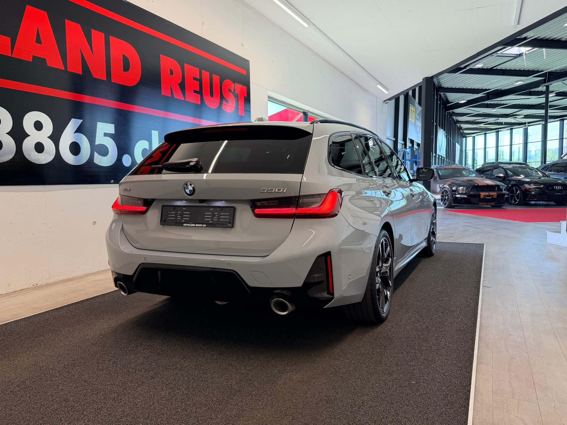 BMW 330i Touring xDrive Steptronic M Sport Pro-image-6