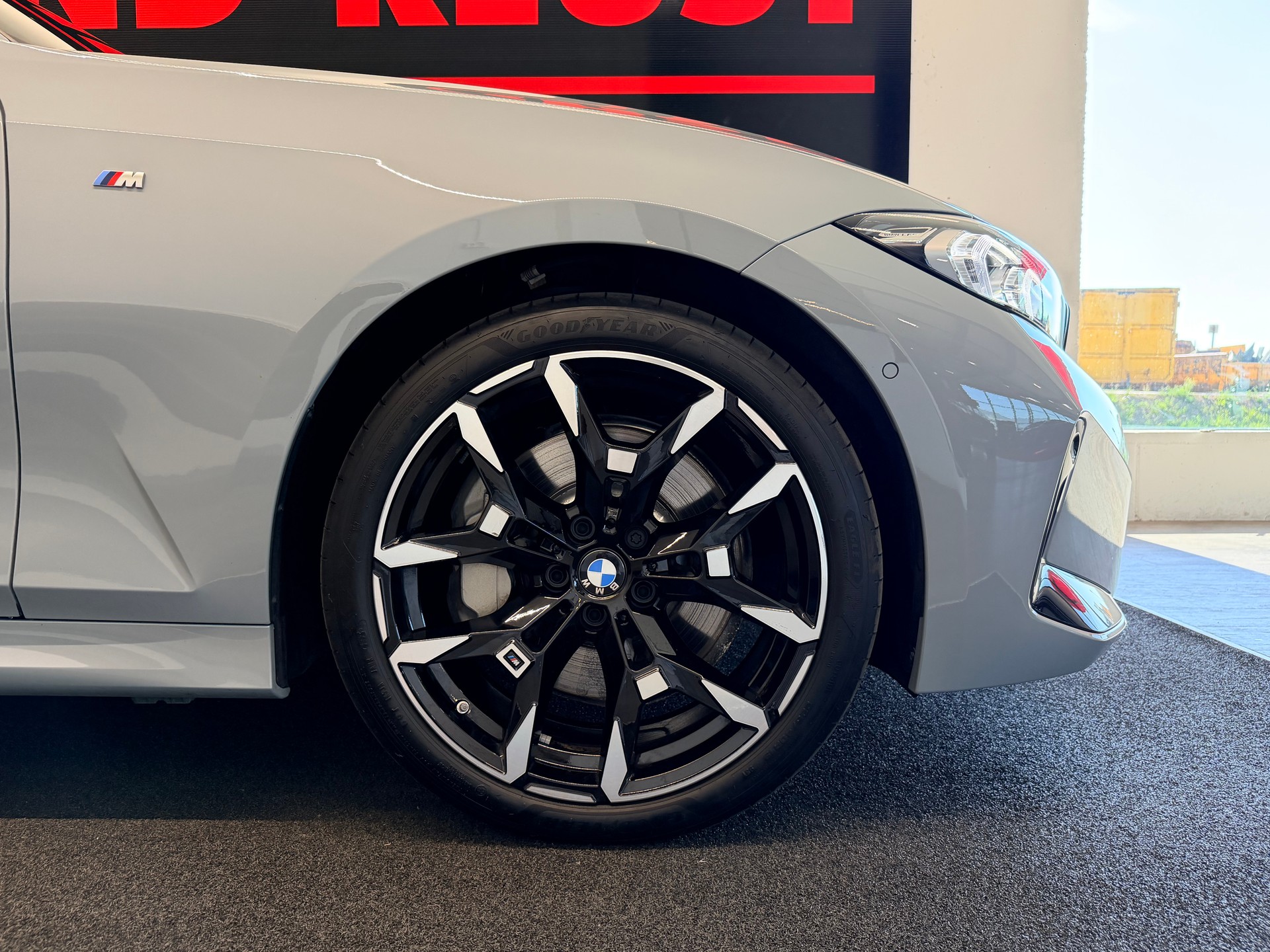 BMW 330i Touring xDrive Steptronic M Sport Pro-image-5