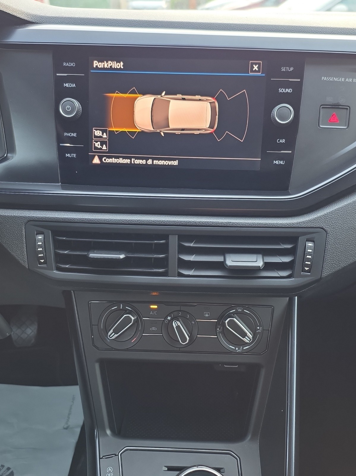 VW Polo 1.0 BMT Trendline-image-8