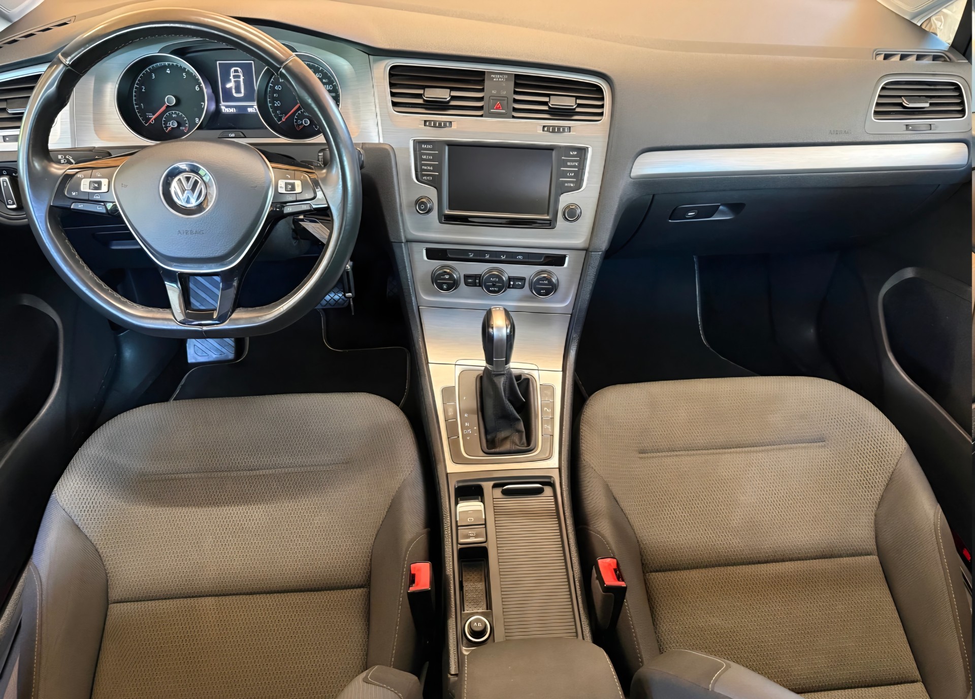 VW Golf Variant 1.0 TSI BlueMotion Comfortline DSG-image-8