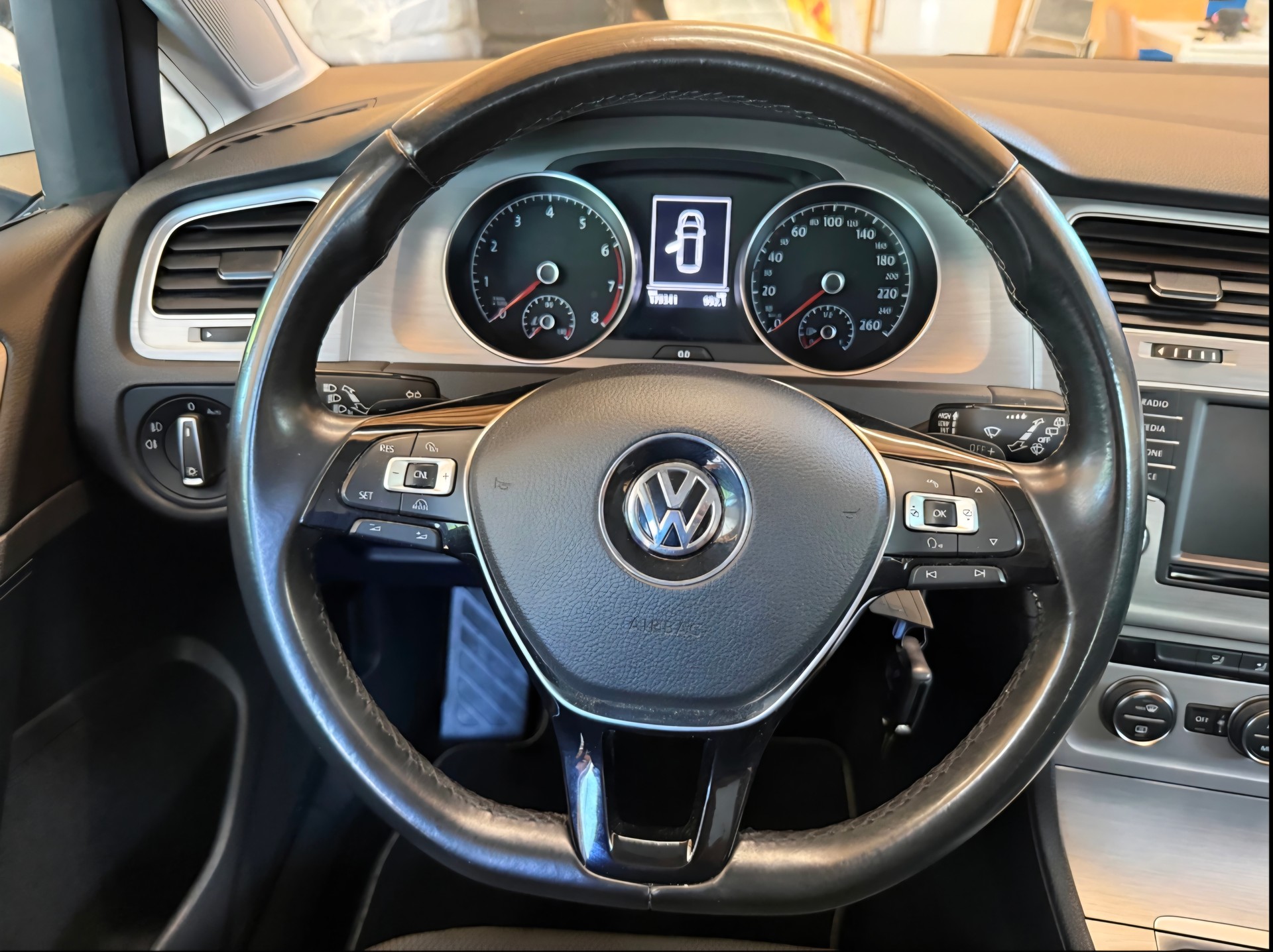 VW Golf Variant 1.0 TSI BlueMotion Comfortline DSG-image-9