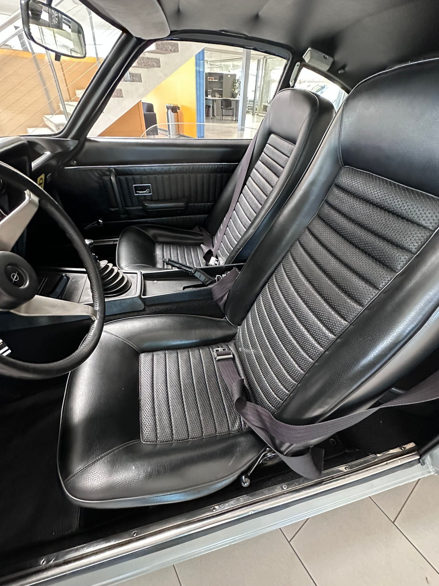 OPEL 1900 GT-image-10