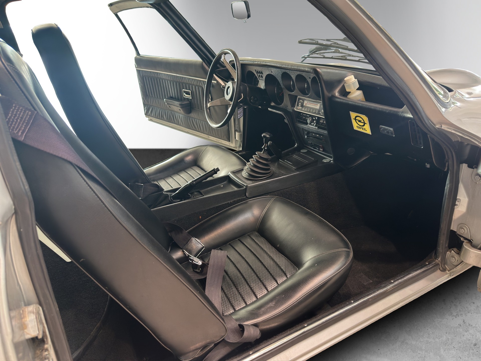 OPEL 1900 GT-image-11