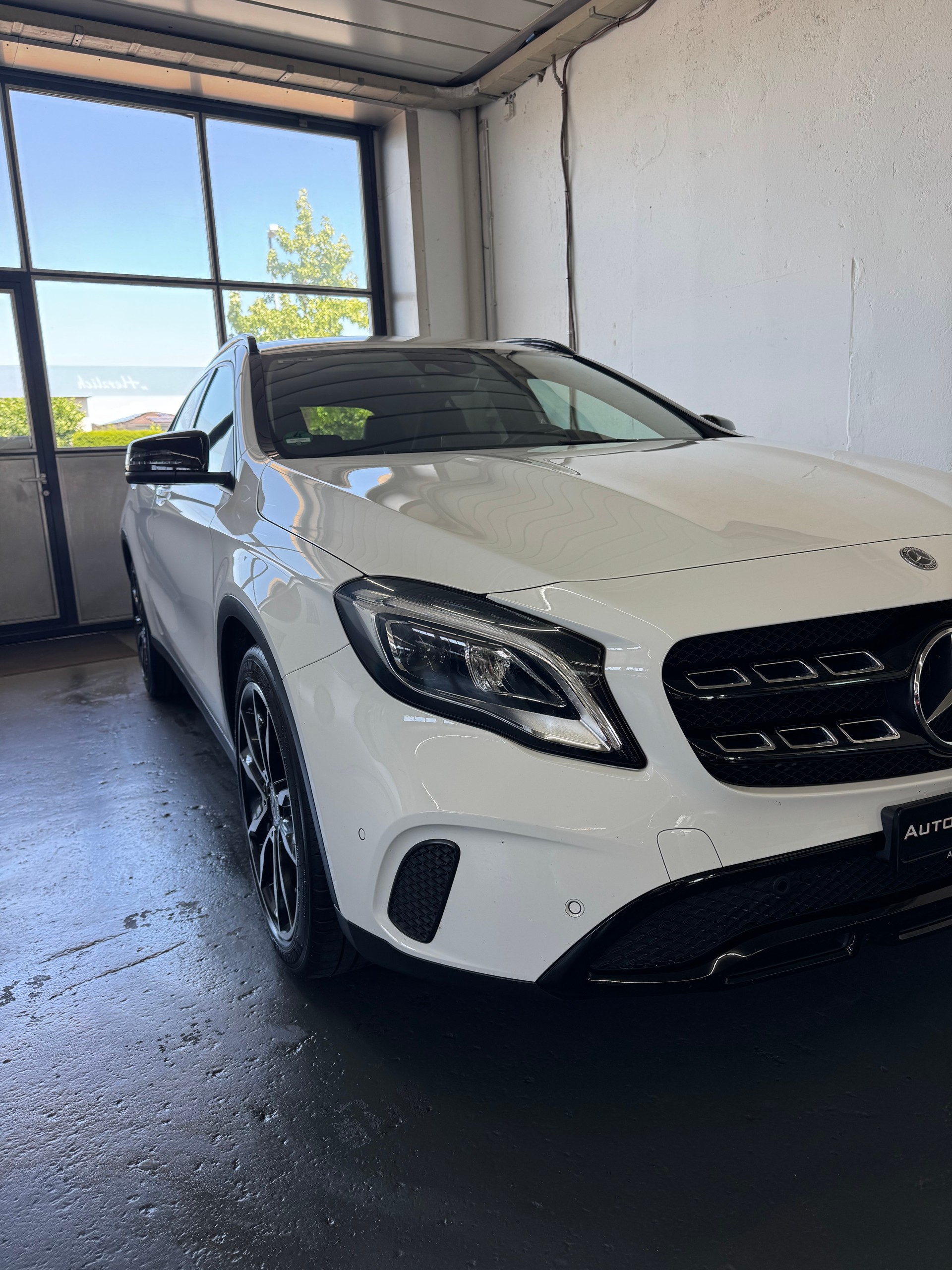 MERCEDES-BENZ GLA 200 Night Star 7G-DCT-showroom-element-2