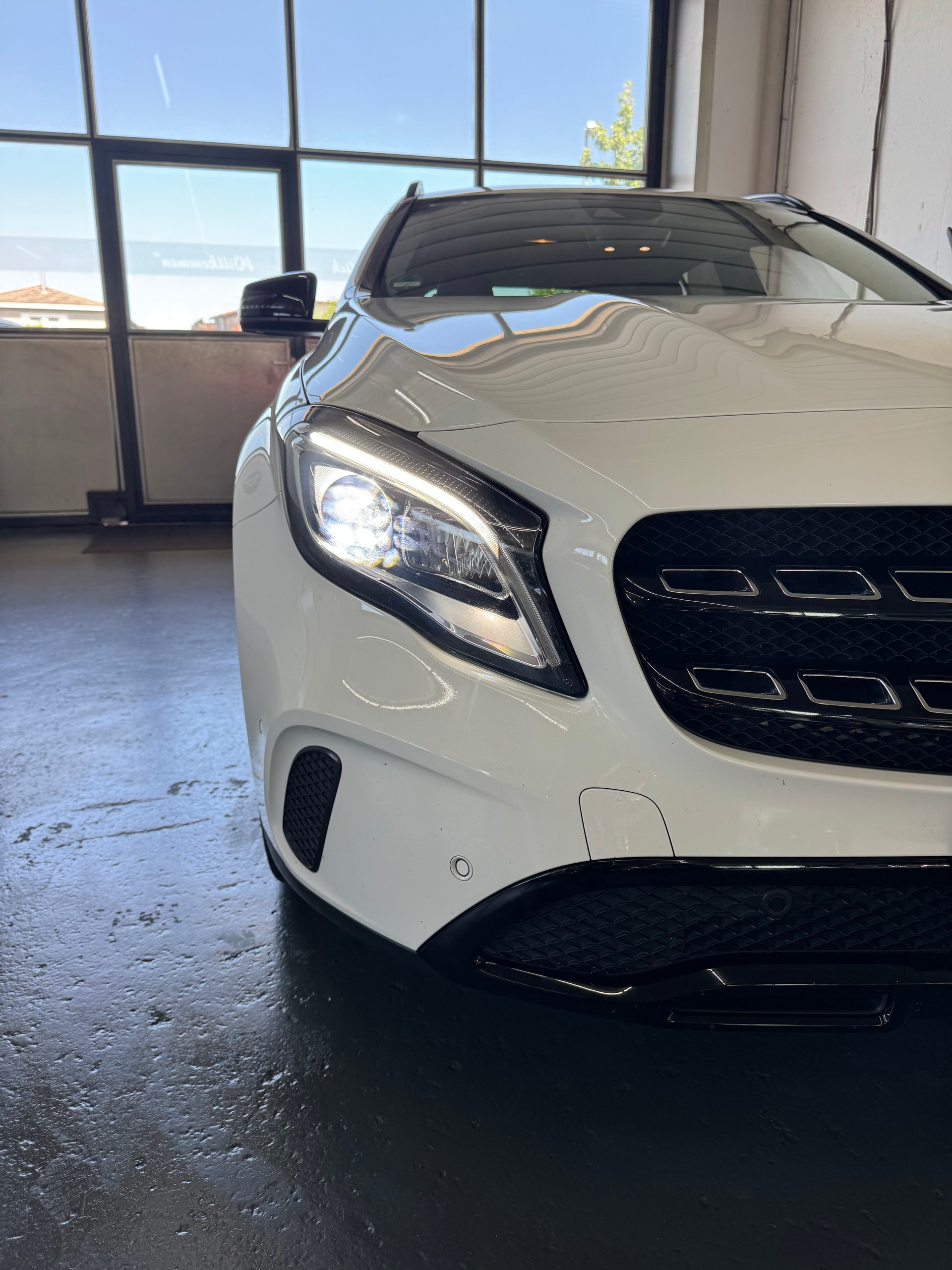 MERCEDES-BENZ GLA 200 Night Star 7G-DCT-showroom-element-3