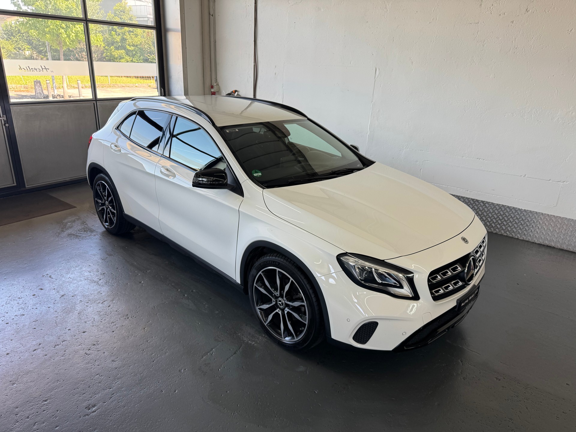 MERCEDES-BENZ GLA 200 Night Star 7G-DCT