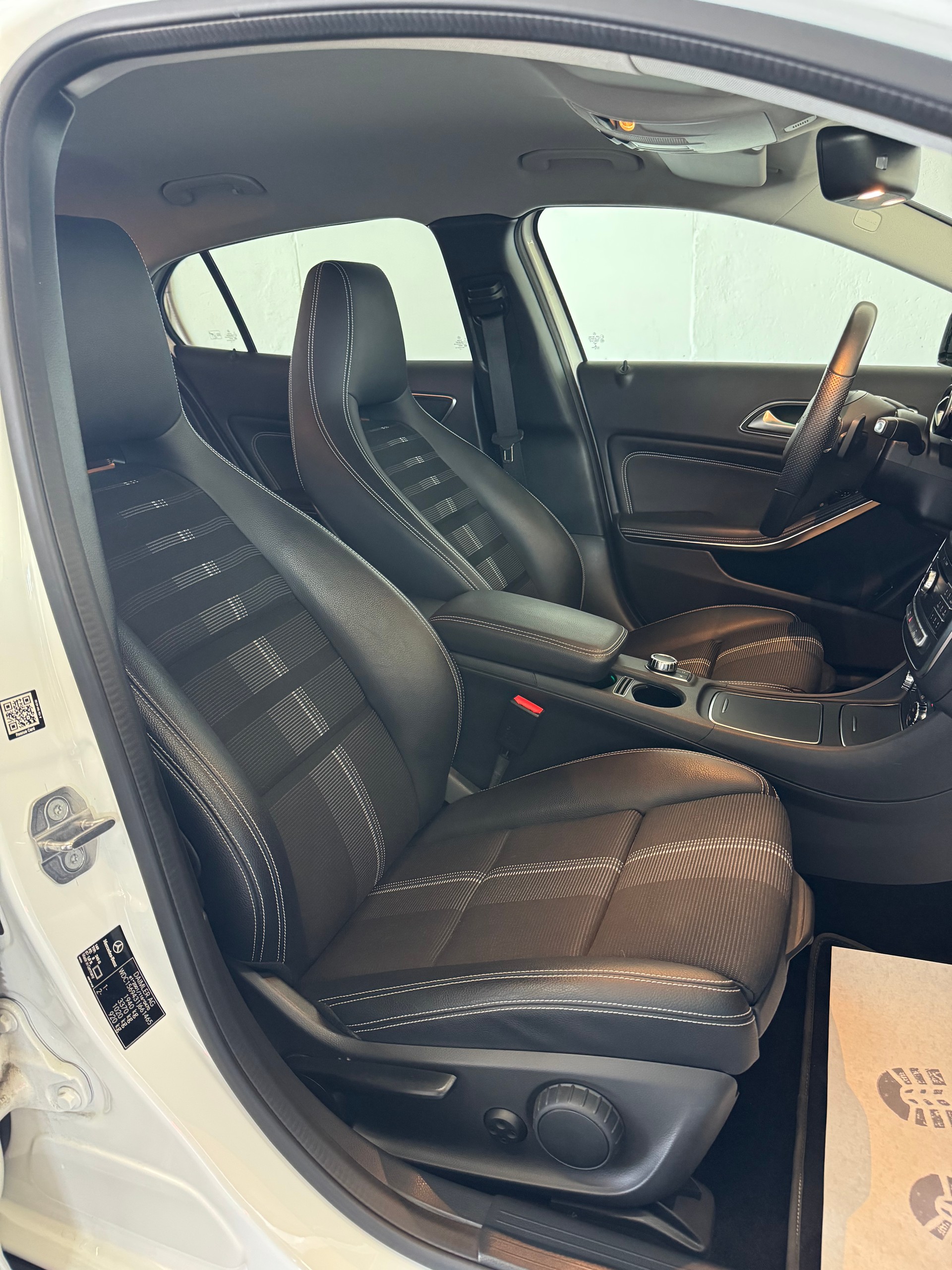 MERCEDES-BENZ GLA 200 Night Star 7G-DCT-image-21
