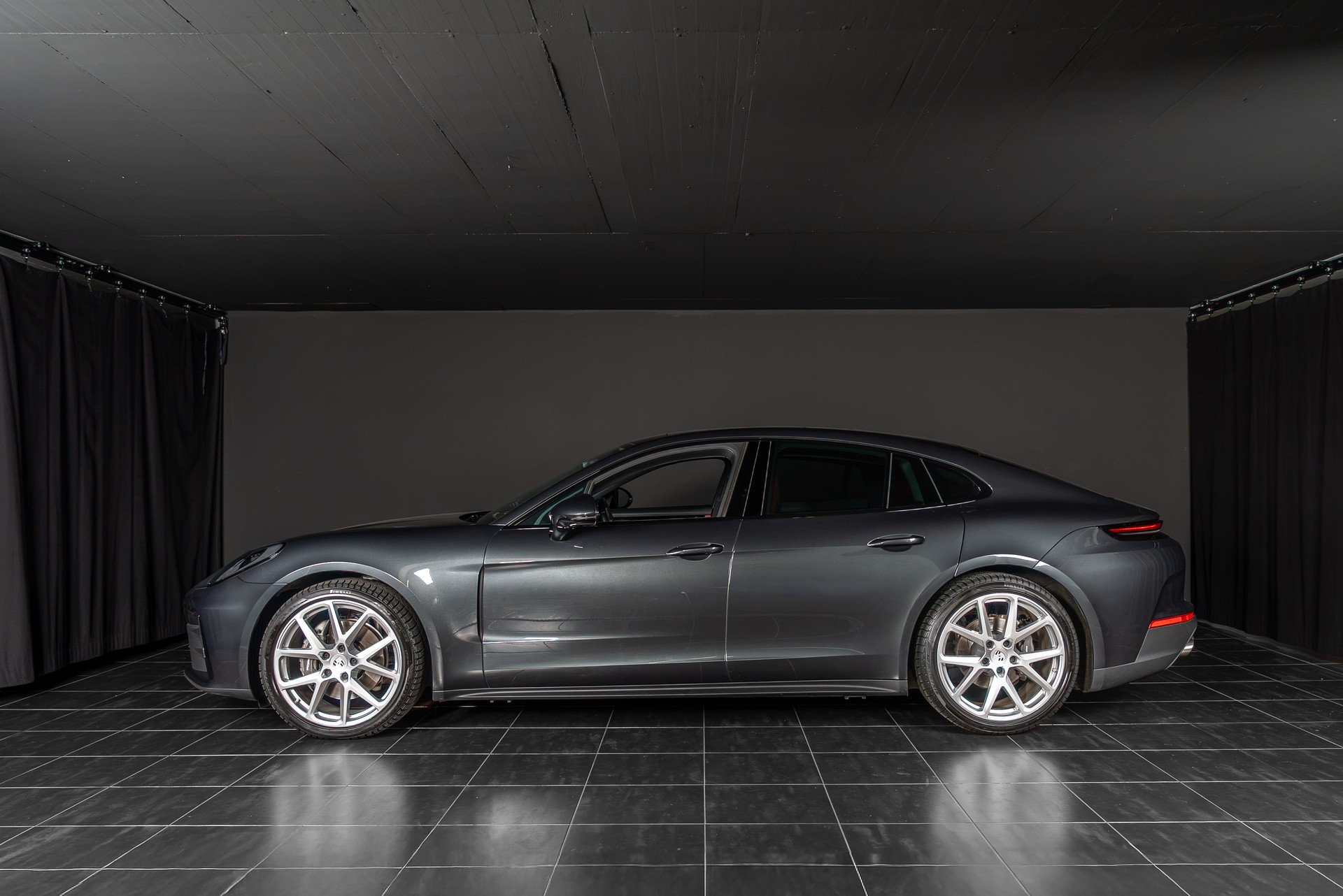PORSCHE Panamera 4 PDK-showroom-element-1