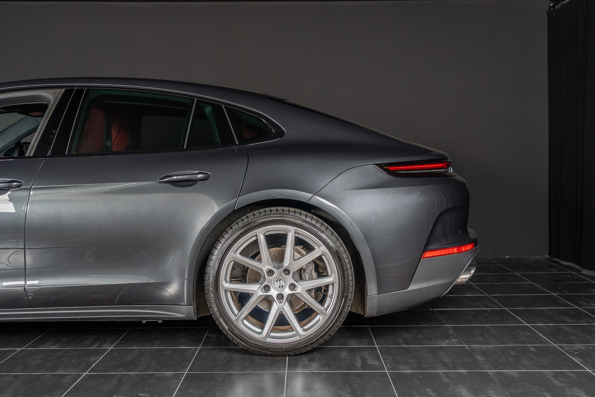 PORSCHE Panamera 4 PDK-showroom-element-3