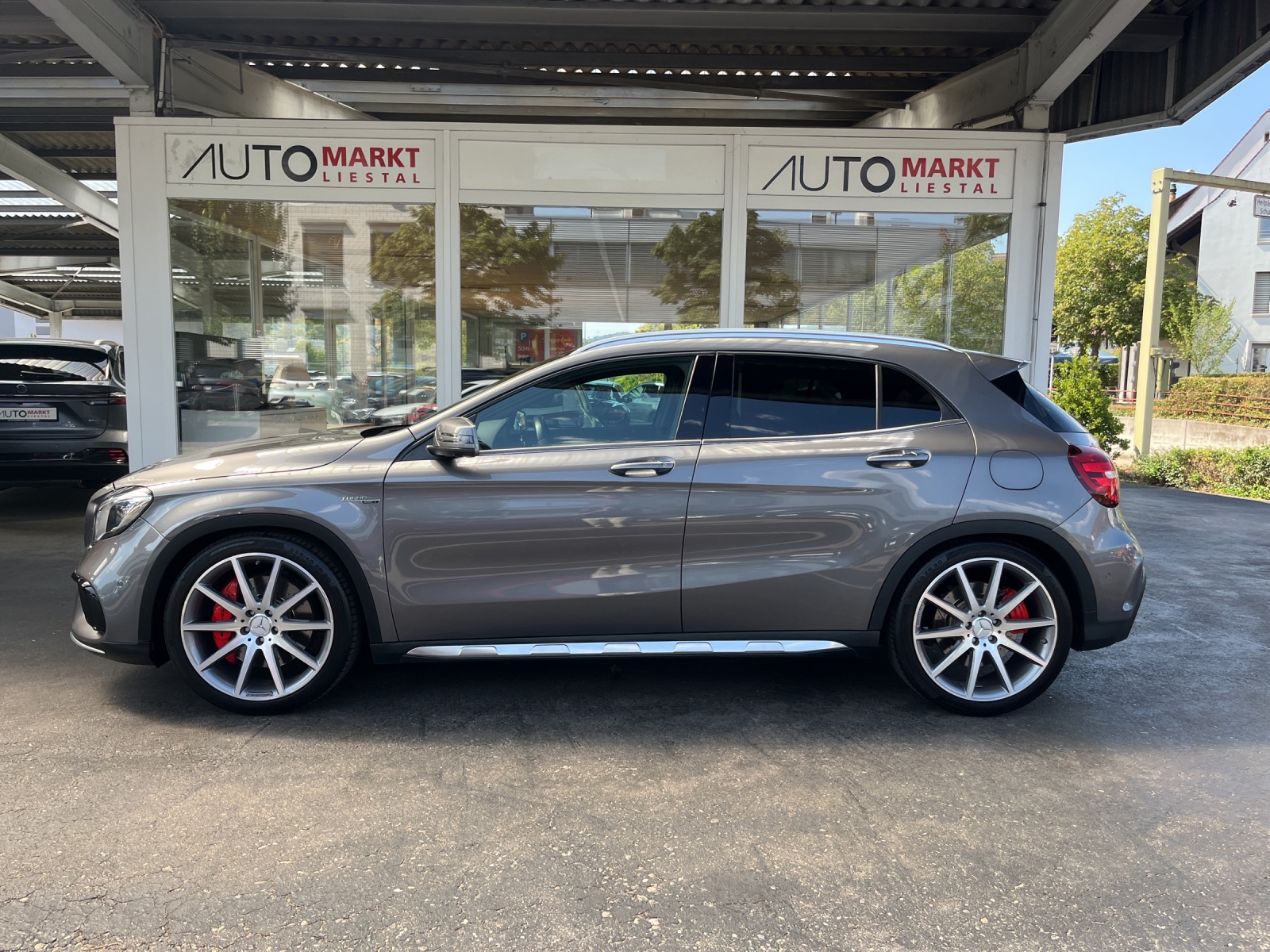 MERCEDES-BENZ GLA 45 AMG 4Matic 7G-DCT-showroom-element-1