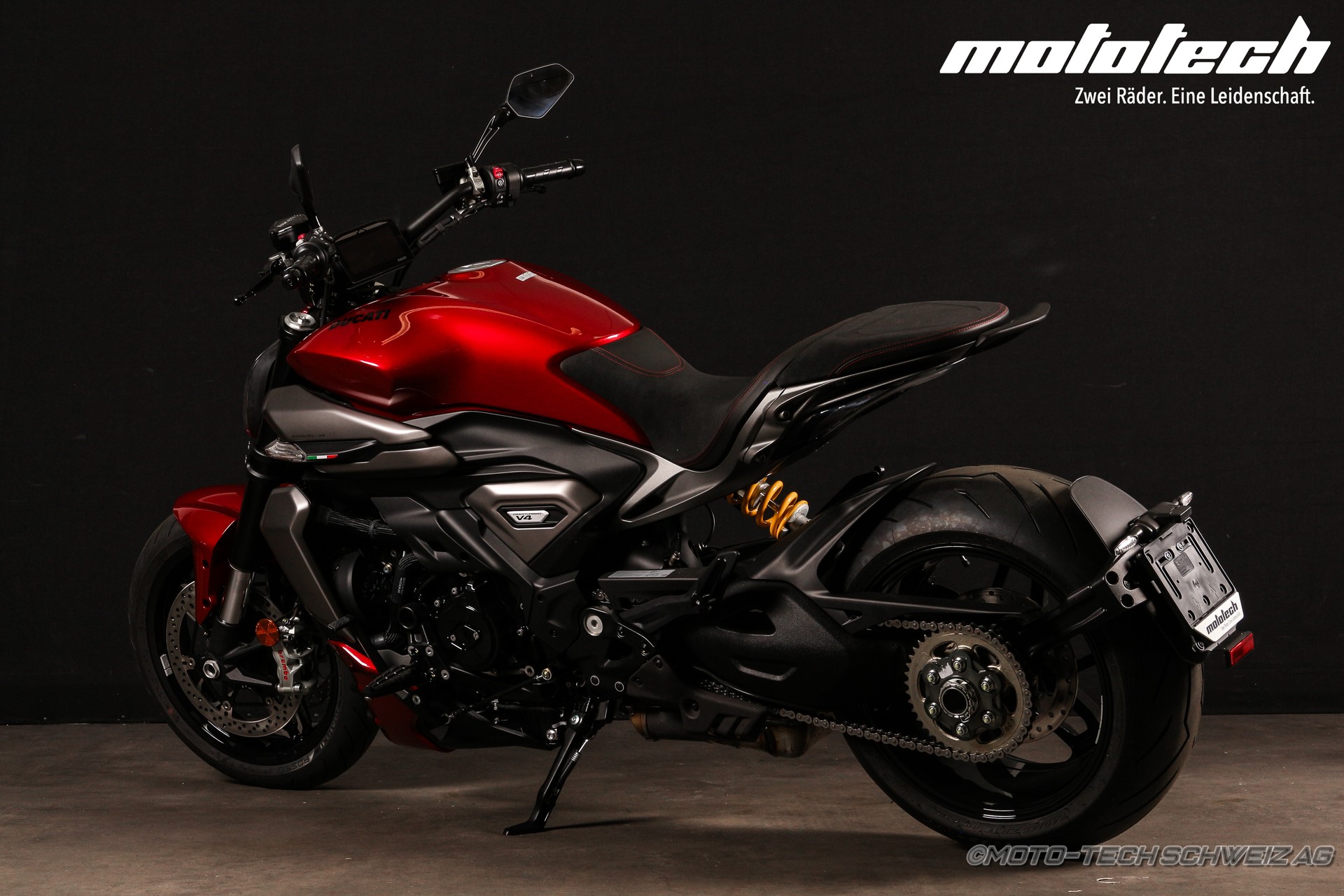 DUCATI X Diavel V4-showroom-element-3