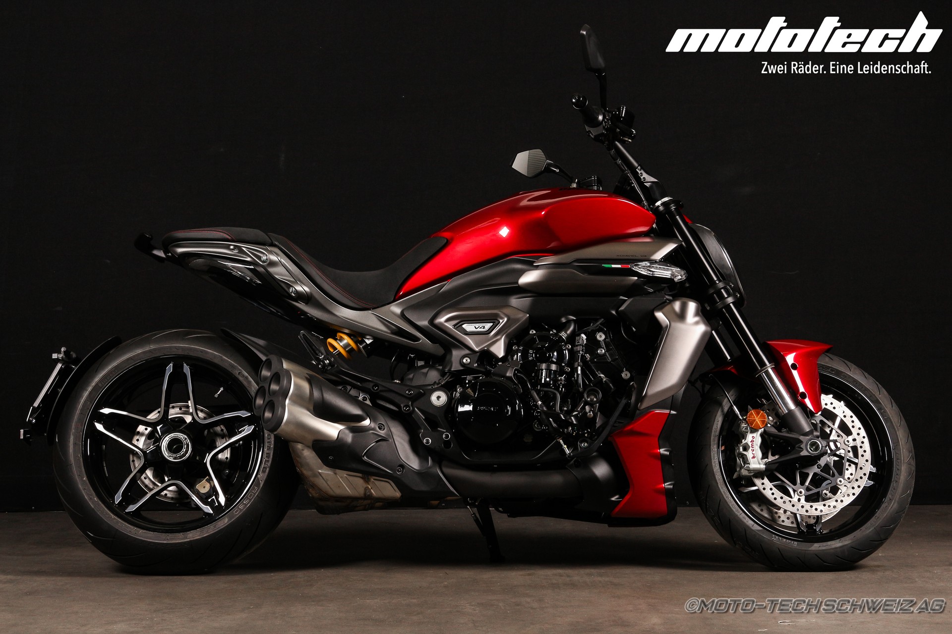 DUCATI X Diavel V4-showroom-element-1