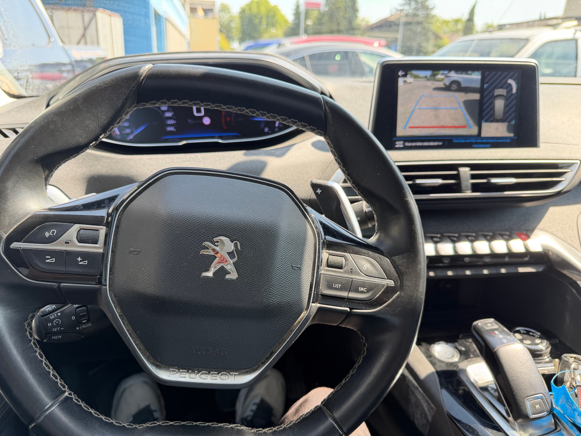 PEUGEOT 3008 1.2 PureTech Allure EAT-image-12