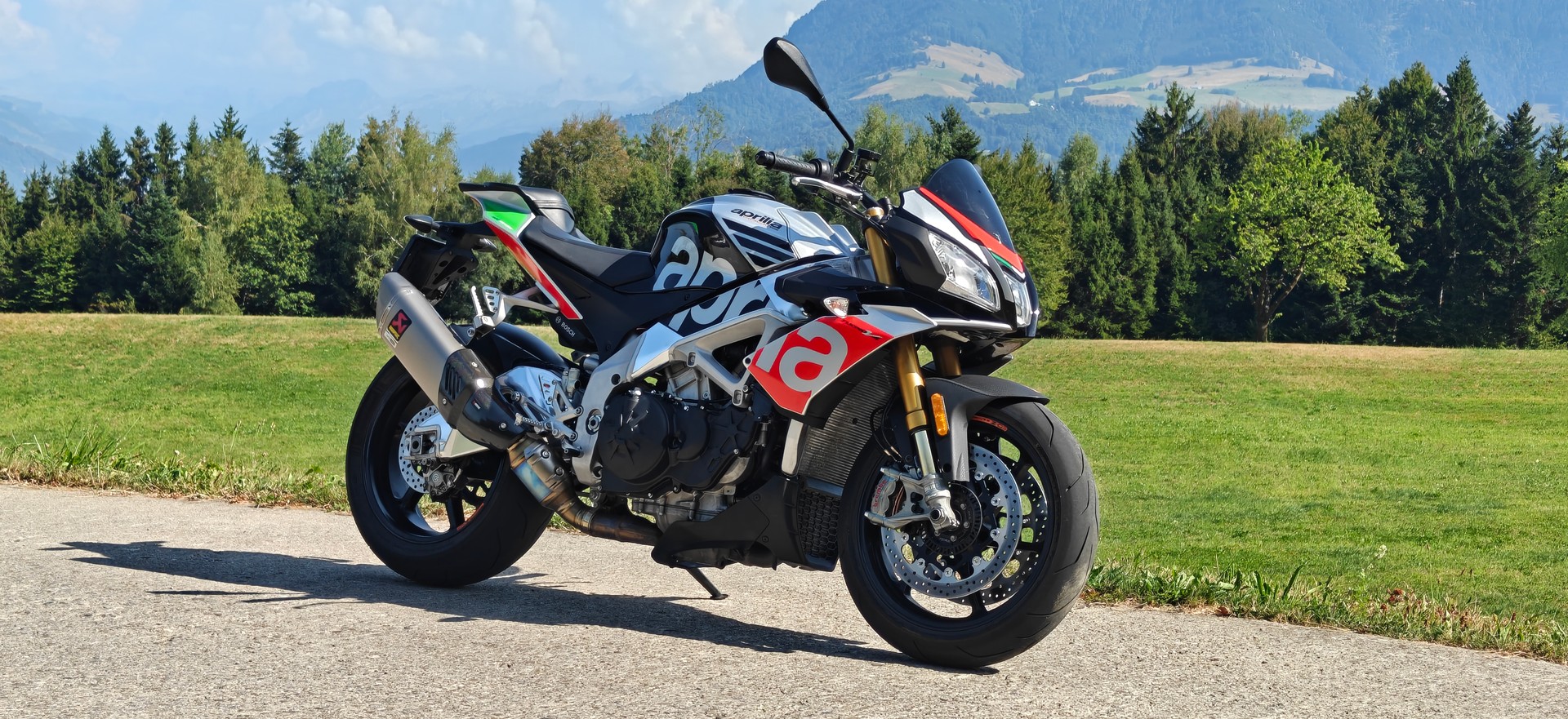 APRILIA Tuono V4 1100 Factory-image-0
