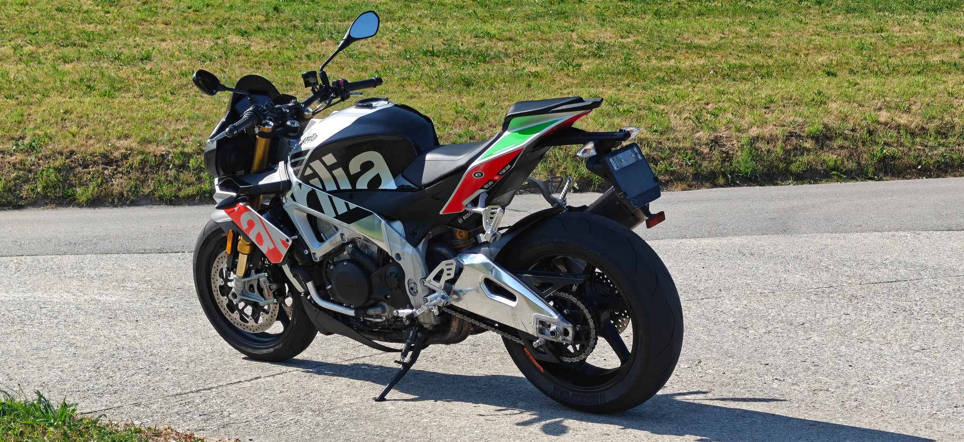 APRILIA Tuono V4 1100 Factory-image-2