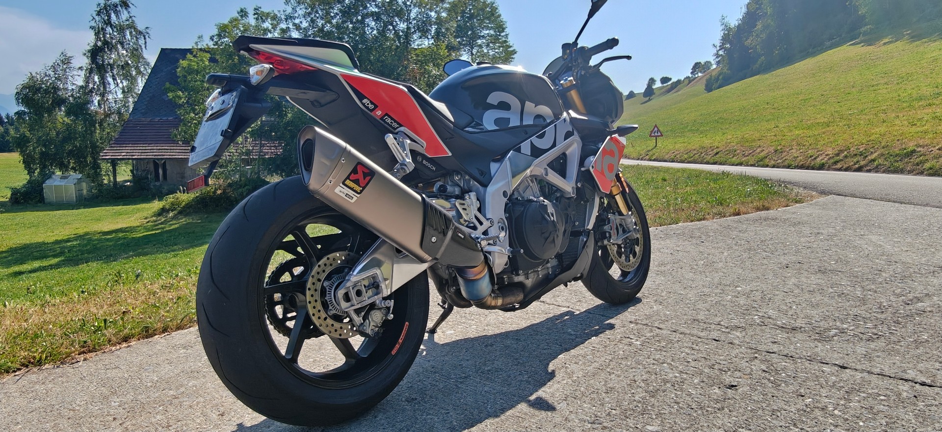 APRILIA Tuono V4 1100 Factory-image-4