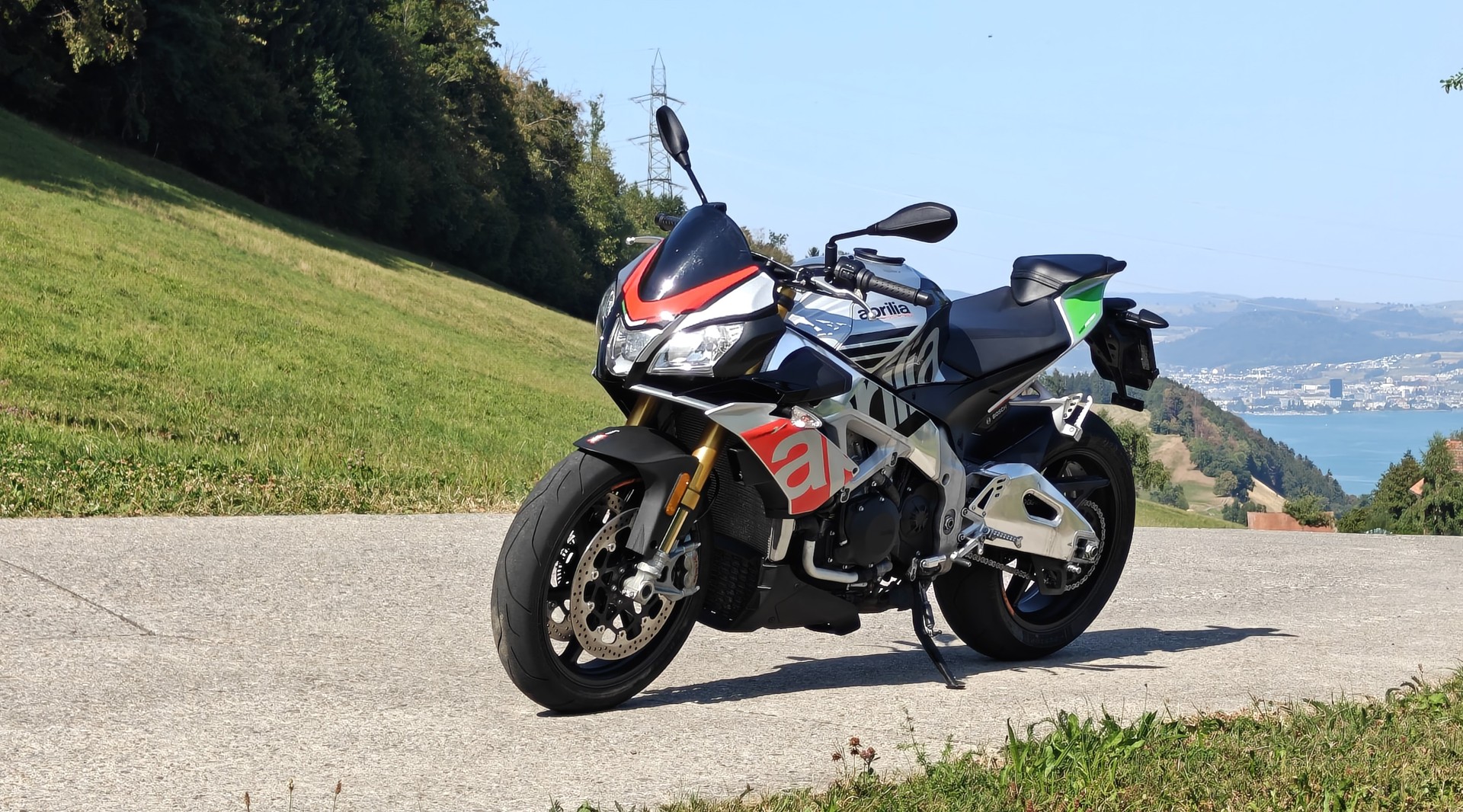 APRILIA Tuono V4 1100 Factory-image-3