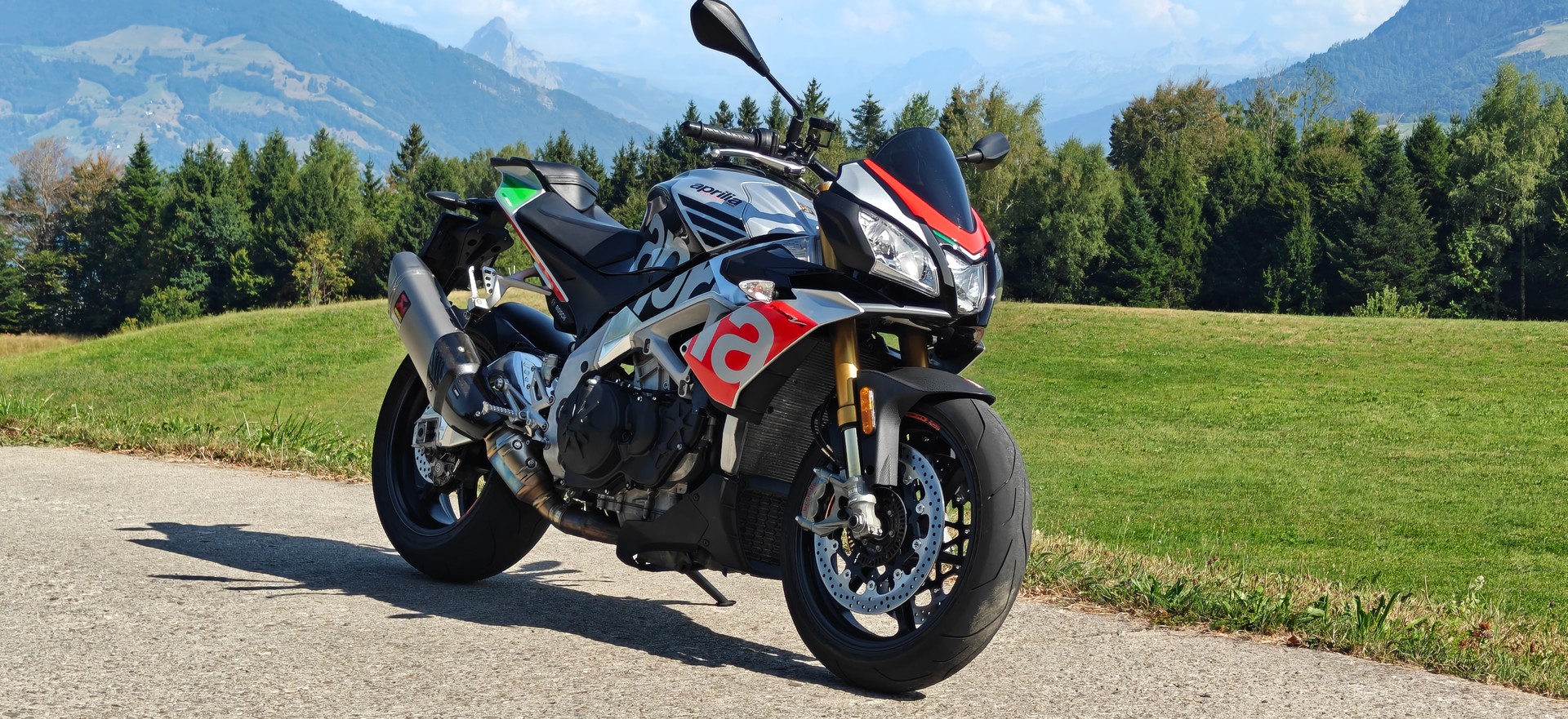 APRILIA Tuono V4 1100 Factory-image-5