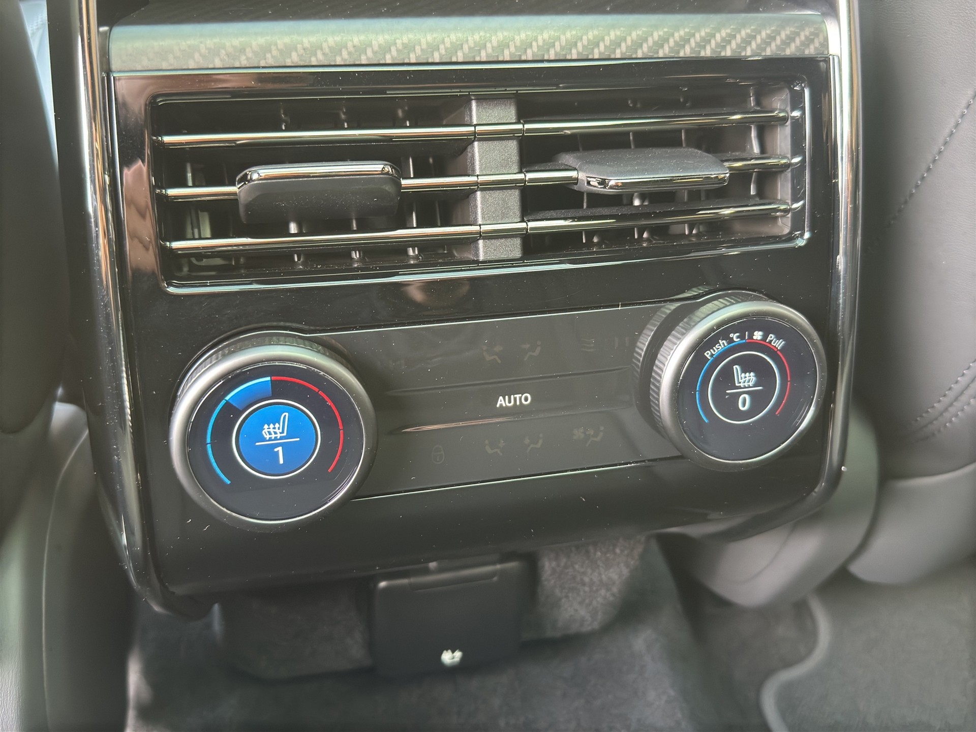 LAND ROVER RR Sport P635 Edition TWO Carbon-image-25