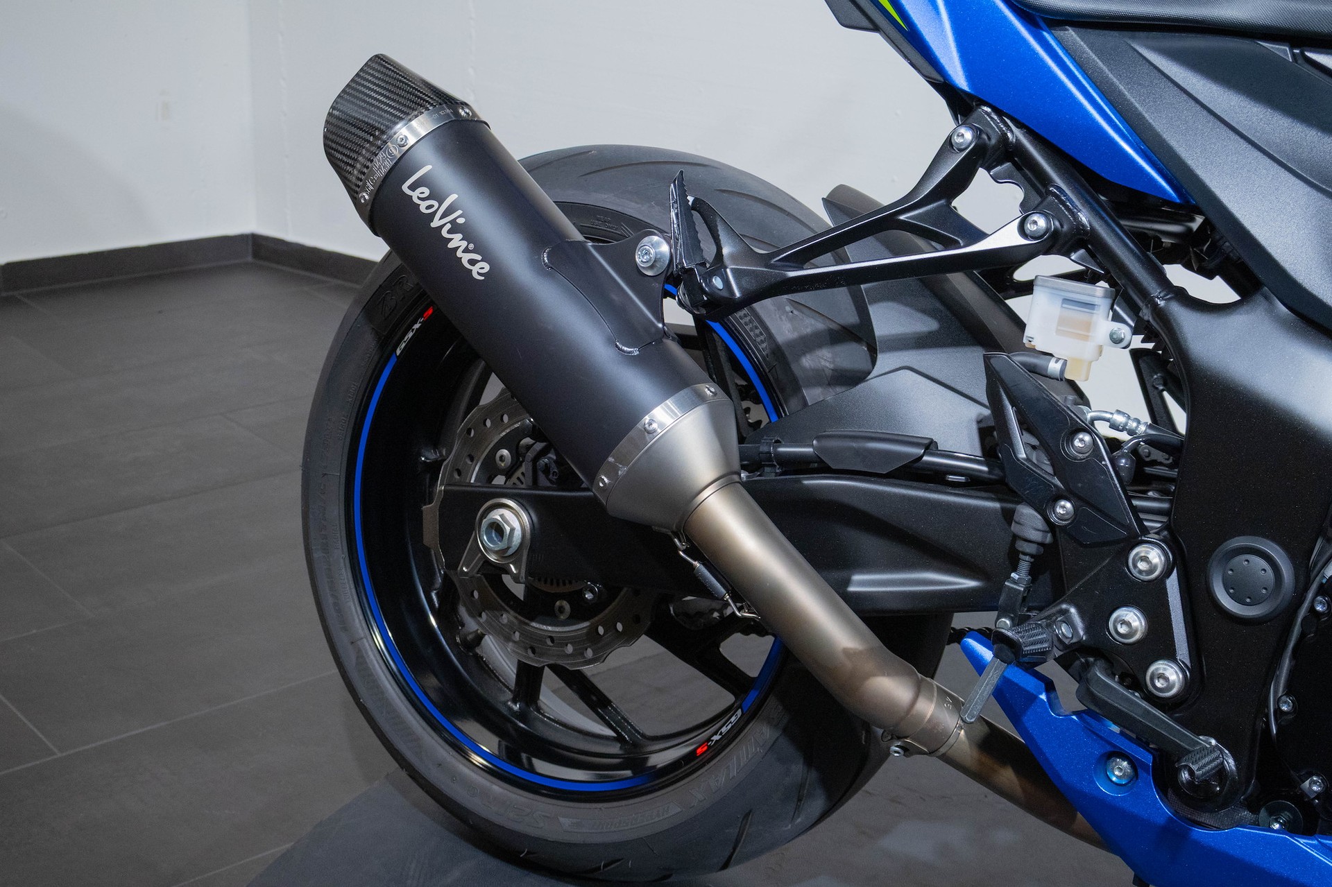 SUZUKI GSX-S 750 L7-M0-image-9
