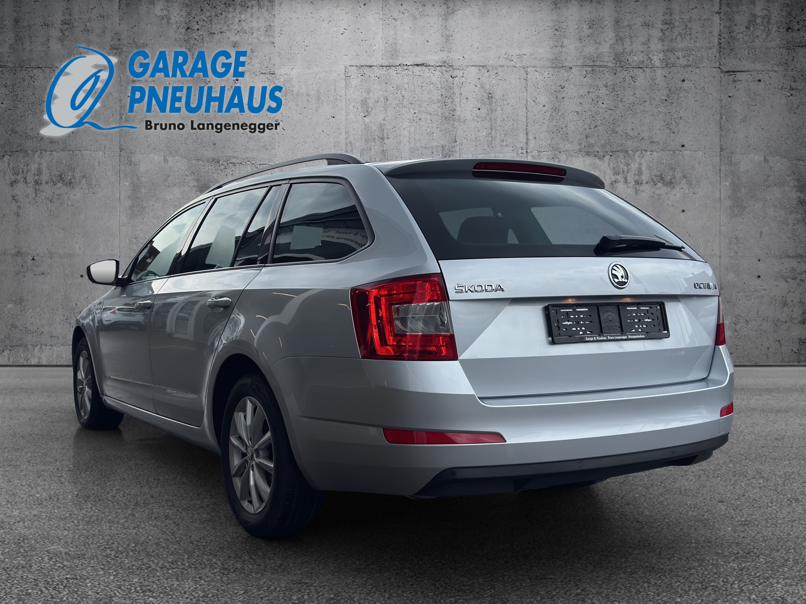 SKODA Octavia Combi 1.4 TSI Elegance DSG-image-4