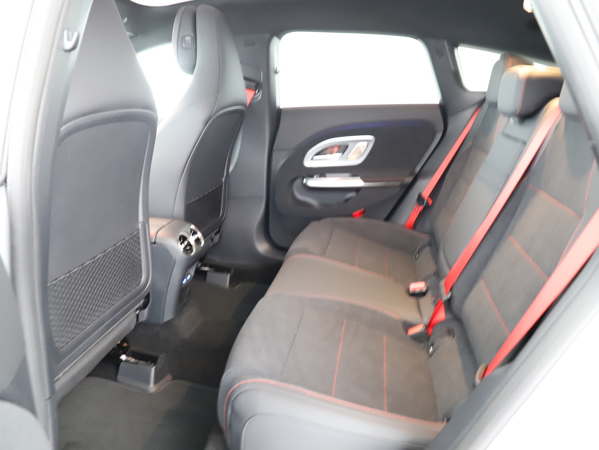 MERCEDES-BENZ CLA SB 220 4M 8G-DCT-image-9
