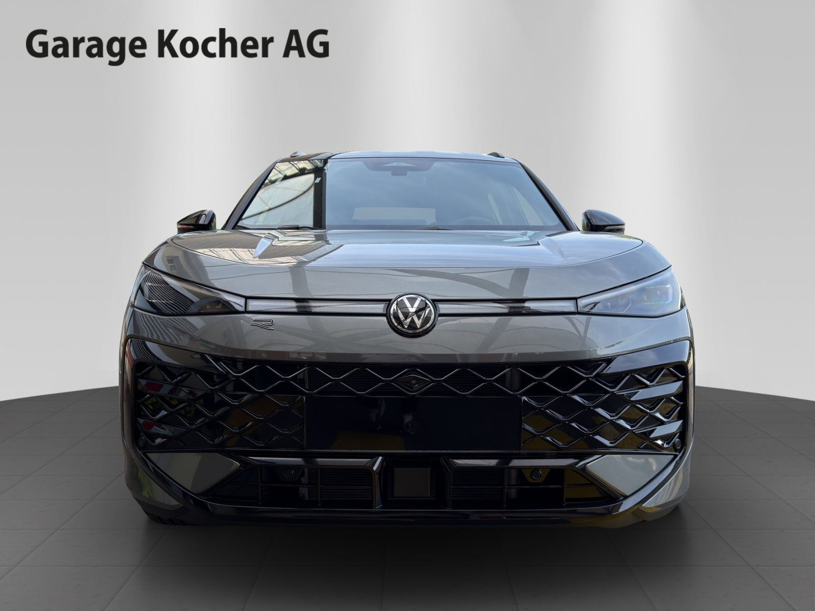 VW T-Roc 1.5 eTSI mHEV R-Line DSG-showroom-element-1